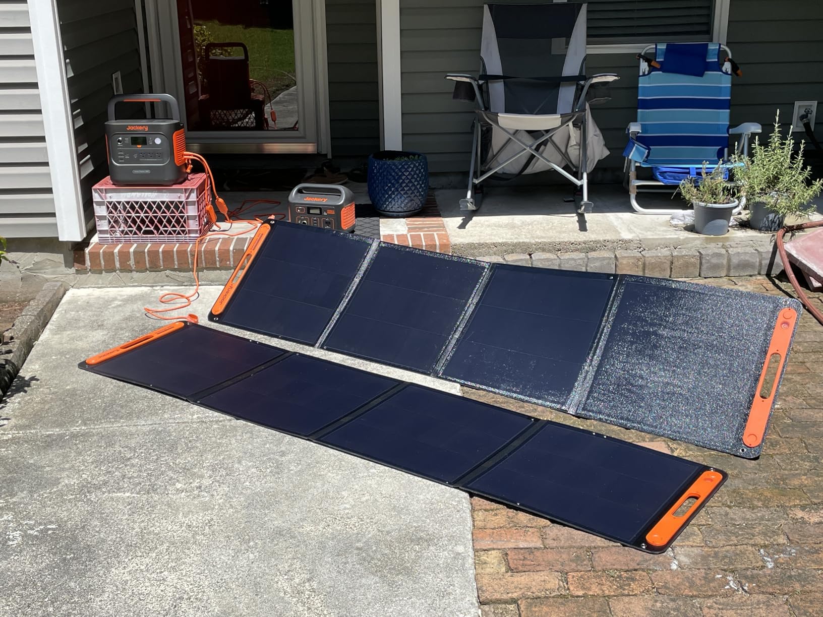 Explorer 2000 v2 Portable Power Station with 2x200W Solar Panels, 2042Wh LiFePo4 Battery, 2200W Solar Generator, 20ms UPS, USB-C PD 100W Fast Charging for Power Outages, Emergencies, Camping customer photo 1