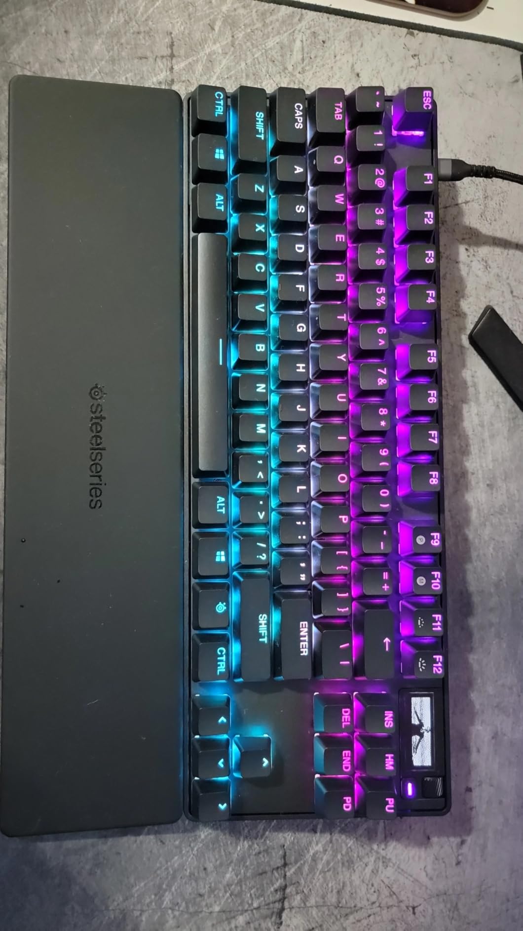 SteelSeries Apex Pro TKL Gen 3 OmniPoint 3.0 HyperMagnetic Switches - Adjustable Actuation - Rapid Trigger - OLED - RGB - PBT Keycaps - USB-C customer photo 2