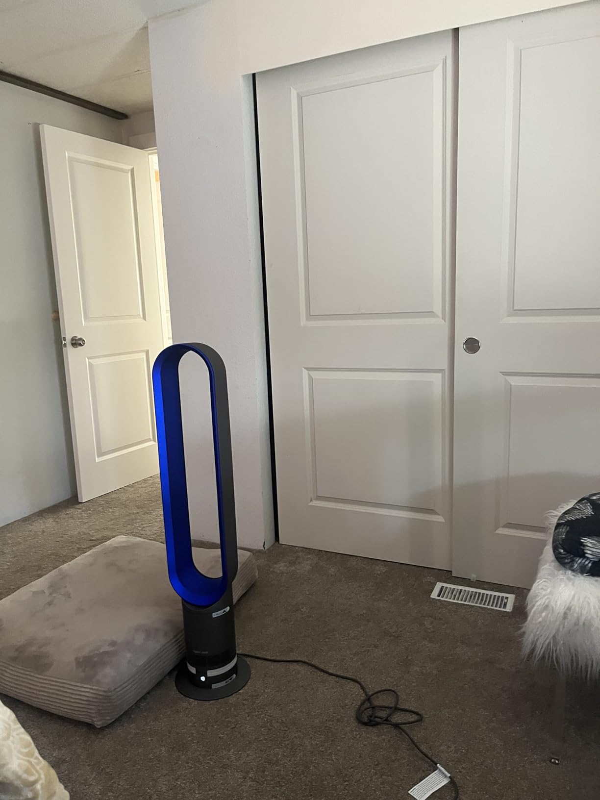 Dyson Cool AM07 Air Multiplier Bladeless Tower Fan, 70° oscillation, 10 levels (Iron/Blue) customer photo 2