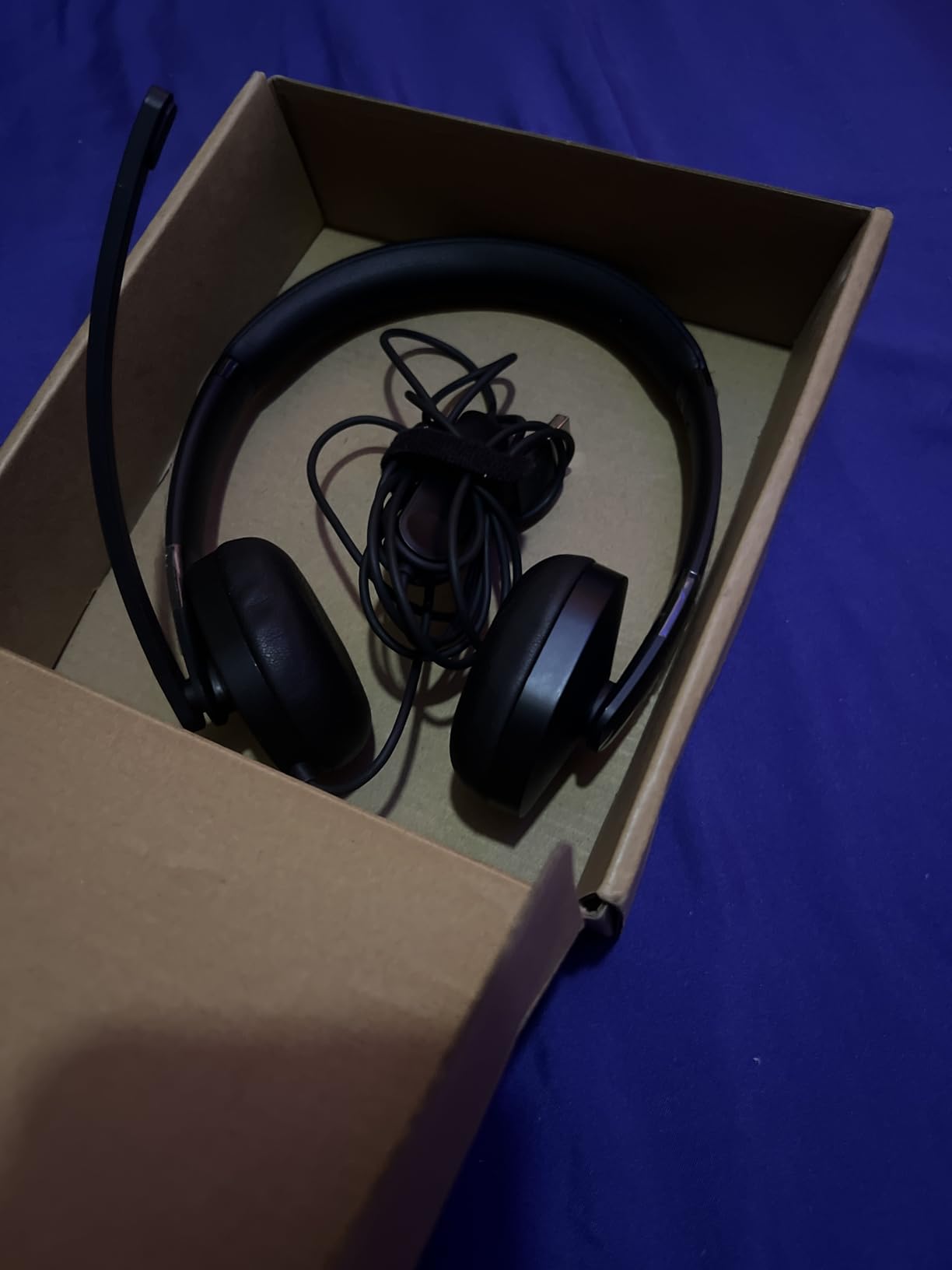 Lenovo USB-A Wired Stereo Headset for PC/Laptop, AI Noise Canceling via APP, 140g Lightweight, Replaceable Earcups, Double-Sided Boom Mic, in-line Controls with Mute for Call. Work with Teams/Zoom customer photo 2