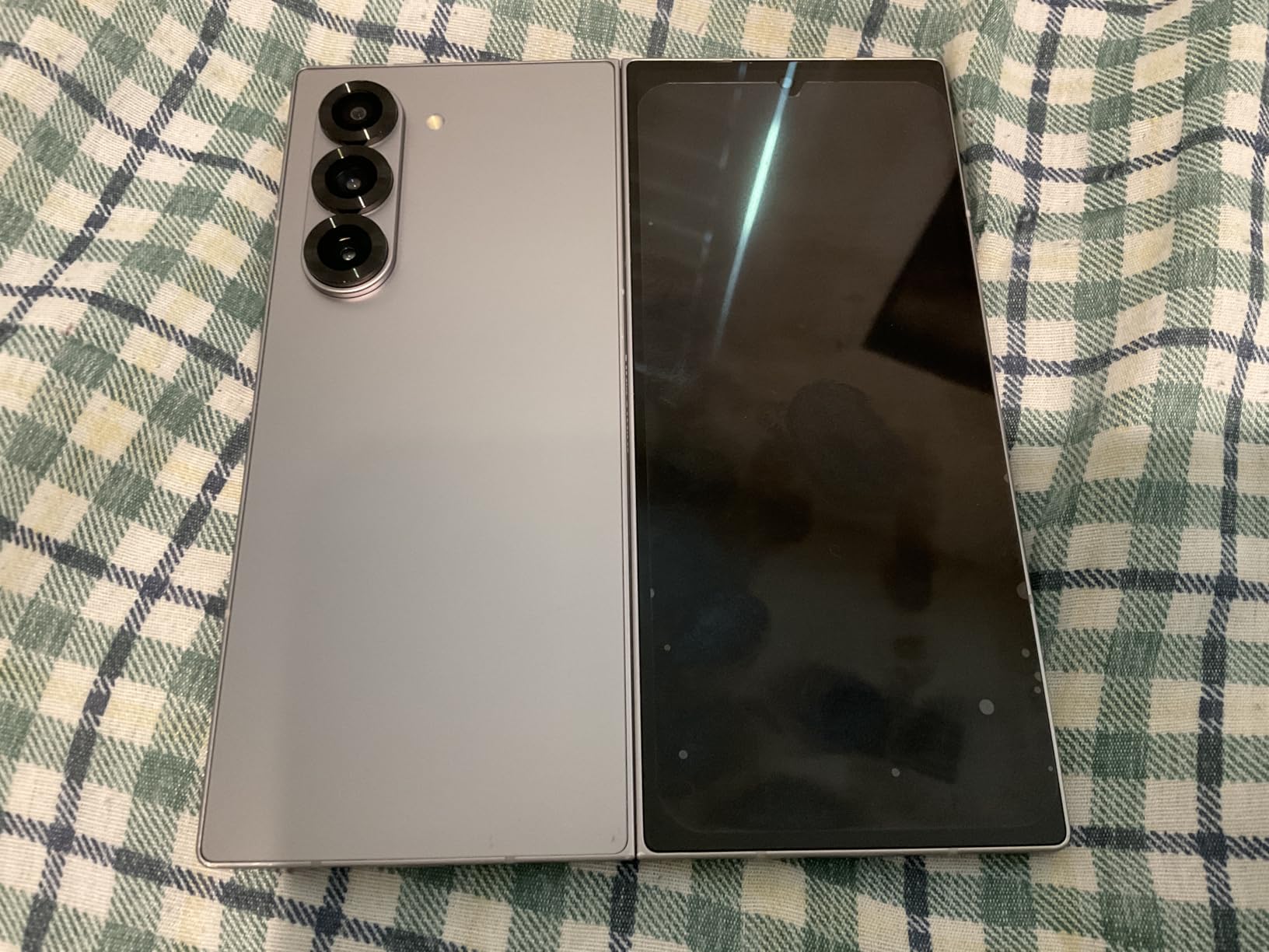 Samsung Galaxy Z Fold 6 AI Cell Phone, 256GB Unlocked Silver Shadow (Renewed) customer photo 1