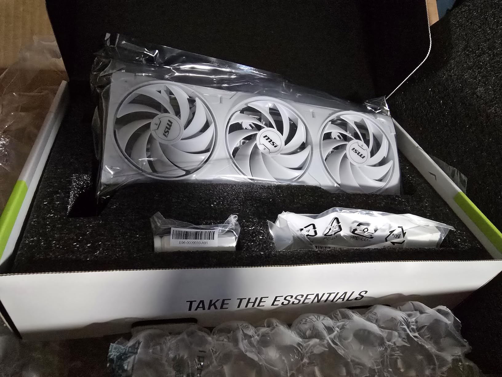 MSI Gaming RTX 5080 16G Ventus 3X OC White Graphics Card (16GB GDDR7, 256-bit, Extreme Clock TBD MHz, DisplayPort x 3 2.1a, HDMI 2.1b, NVIDIA Blackwell Architecture) customer photo 2