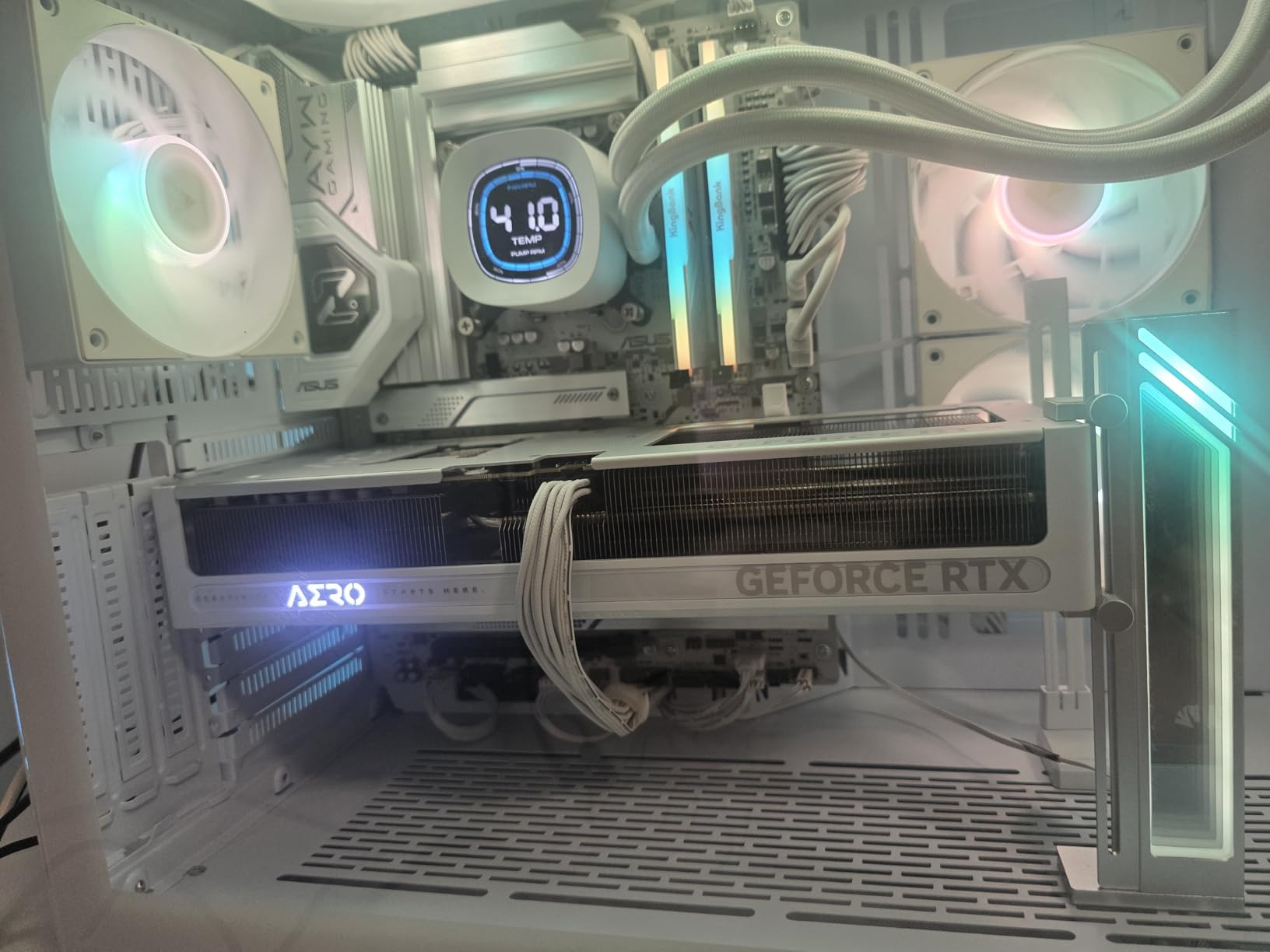 GIGABYTE GeForce RTX 5070 AERO OC 12G Graphics Card, 12GB GDDR7 customer photo 2