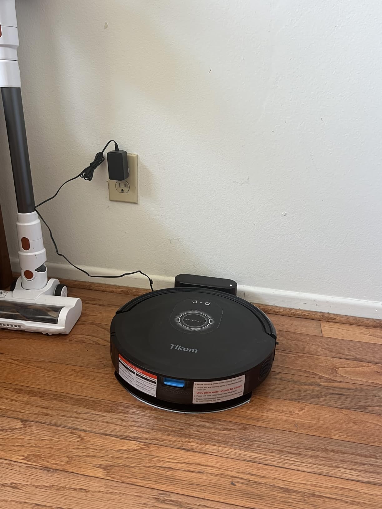 Tikom Robot Vacuum and Mop Combo, 5000Pa Robotic Vacuum Cleaner, 150 Min Max, App & Remote Control, Ideal for Hard Floor, Carpet, Pet Hair, Self-Charge(G8000 Max) customer photo 2