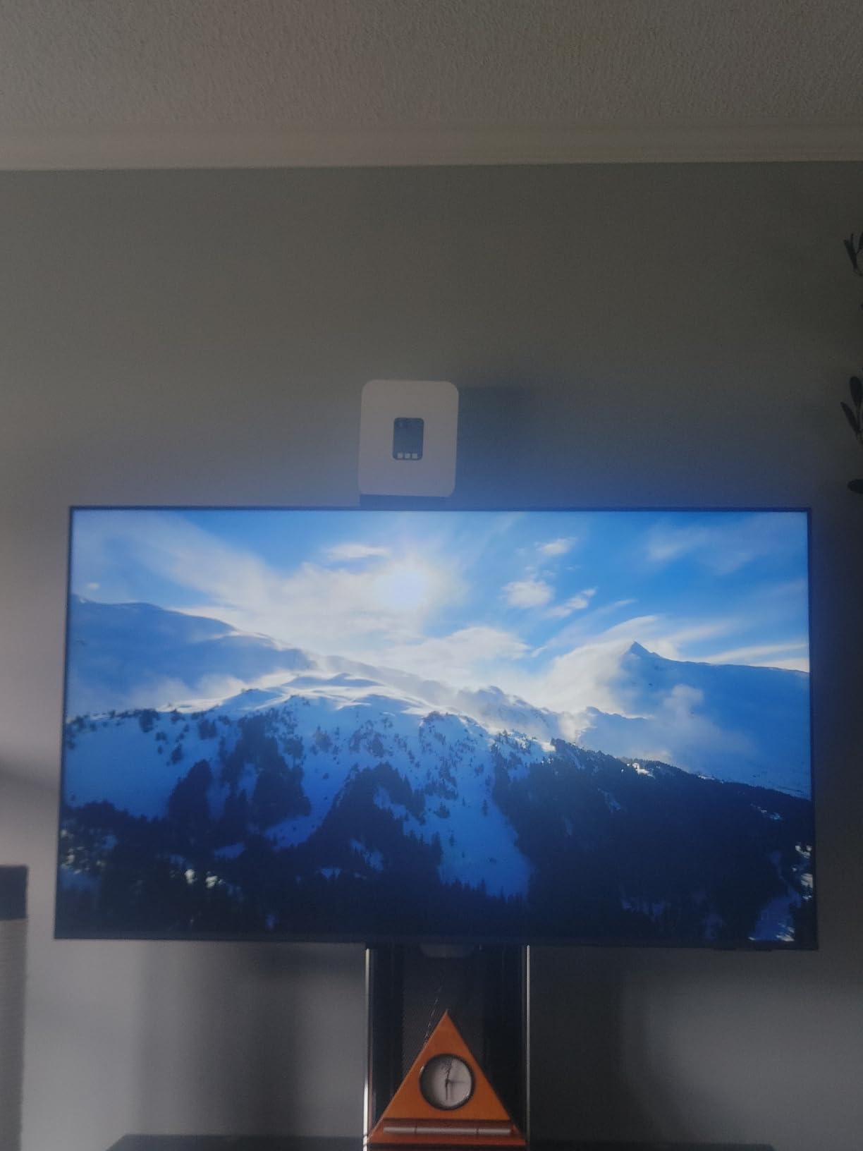55-Inch Class Crystal UHD U8000F 4K Smart TV (2025 Model) Endless Free Content, Crystal Processor 4K, MetalStream Design, Knox Security, Compatible with Alexa customer photo 2