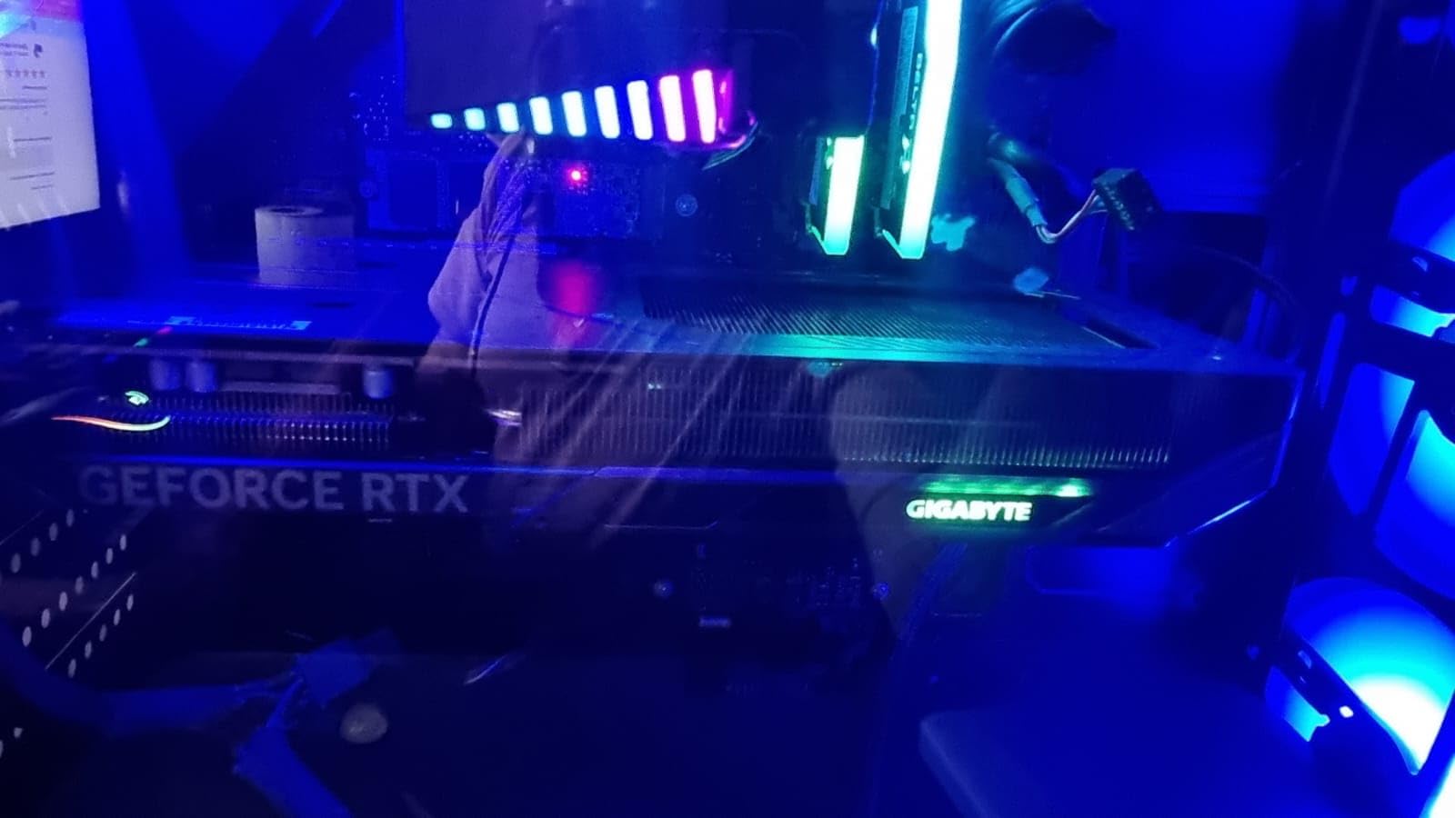 GIGABYTE GeForce RTX 5060 Gaming OC 8G Graphics Card, 8GB 128-bit GDDR7 customer photo 2