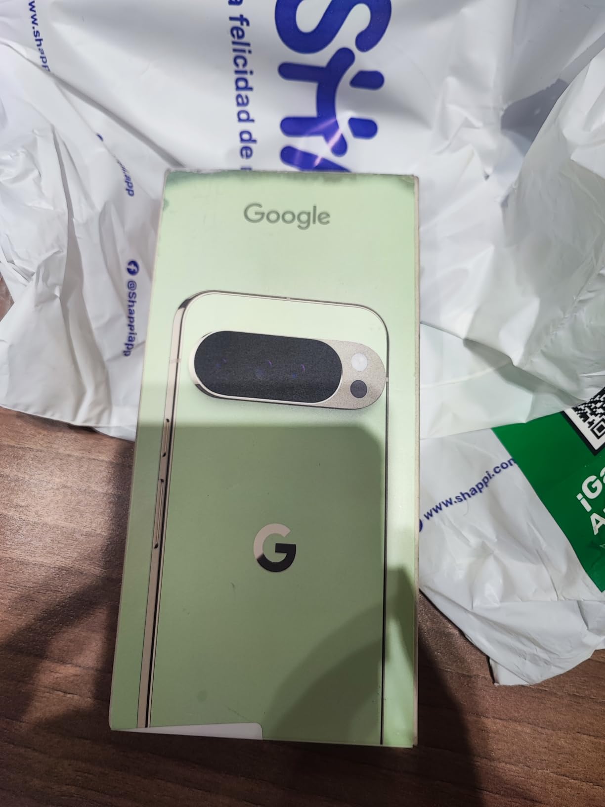 Pixel 10 Pro - Unlocked Android Smartphone with Gemini, Your Google AI Assistant, Triple Rear Camera System, Fast-Charging 24+ Hour Battery, and 6.3
