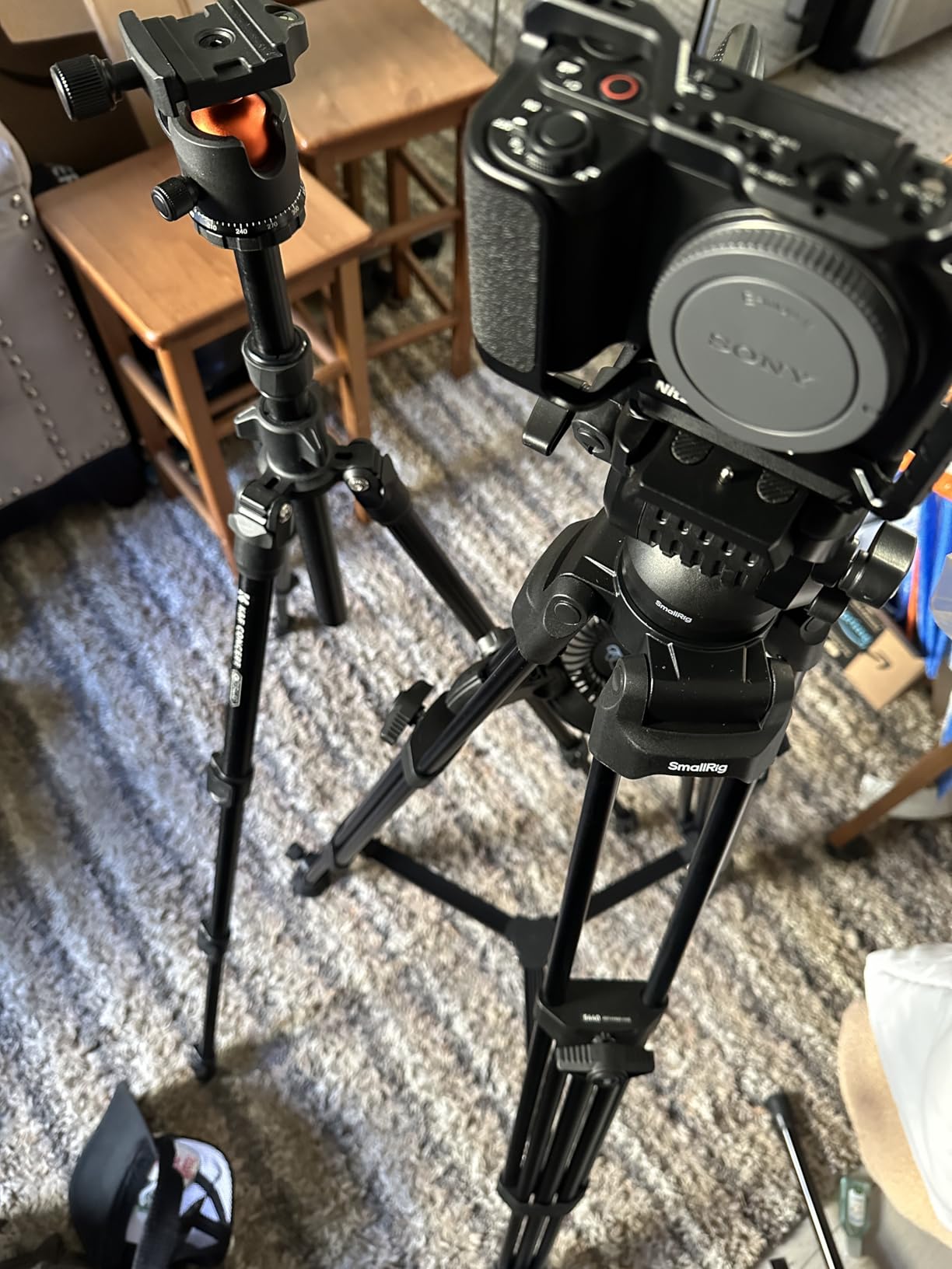 SMALLRIG 73''/185cm Carbon Fiber Heavy Duty Video Tripod, Max Load 10kg (22lbs), Fluid Head with +85° to -78° Tilt Range, Compact Camera Tripod Weight 2.7kg(6lbs), Folded Height 87cm, AD-14-5441 customer photo 2