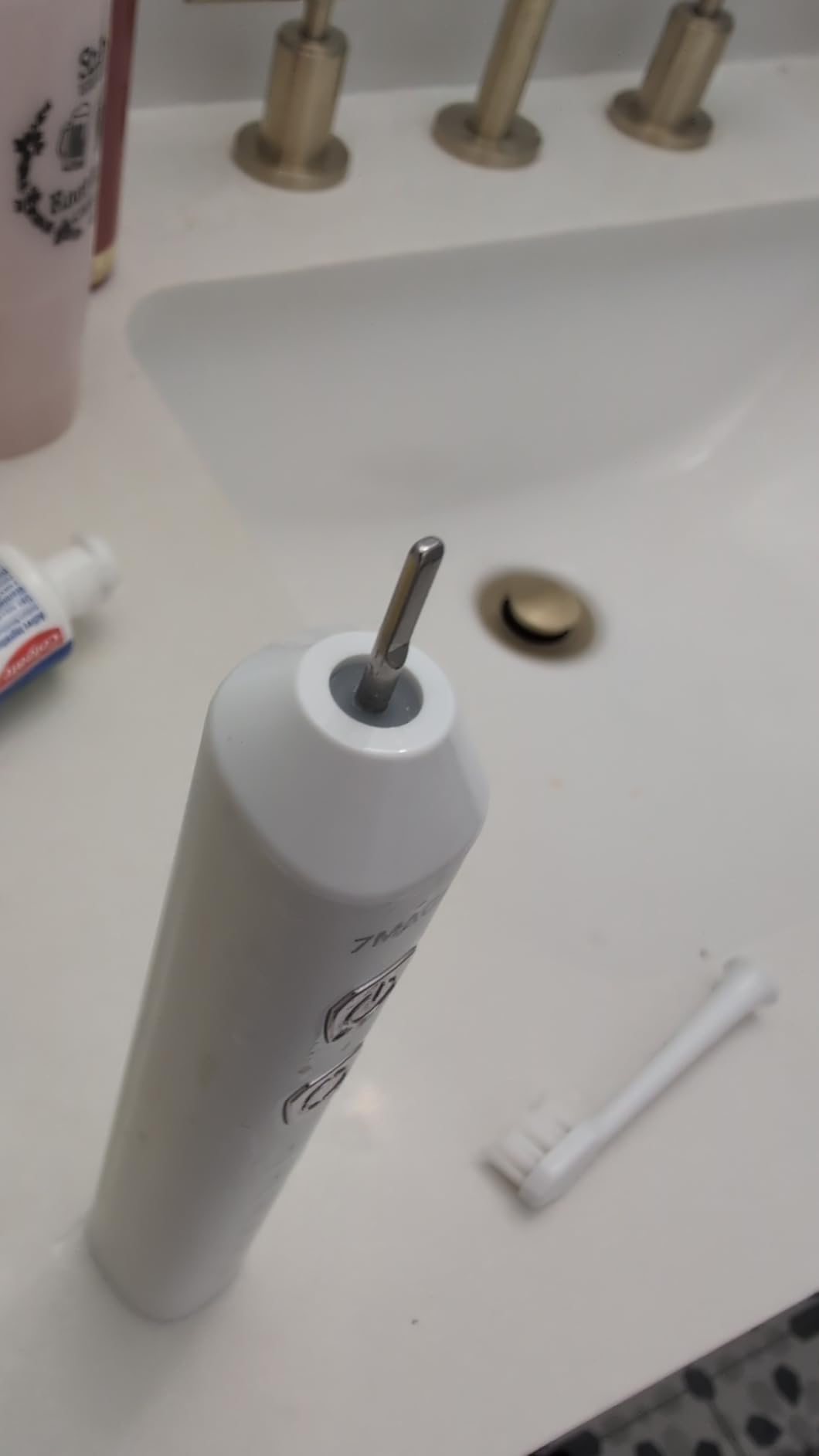7MAGIC Sonic Electric Toothbrush for Adults and Kids - Up to 180 Days Runtime, 42000 VPM Powered Toothbrush, 5 Modes & 3 Intensities for Sensitive Teeth & Braces, Includes 8 Brush Heads, Black customer photo 1