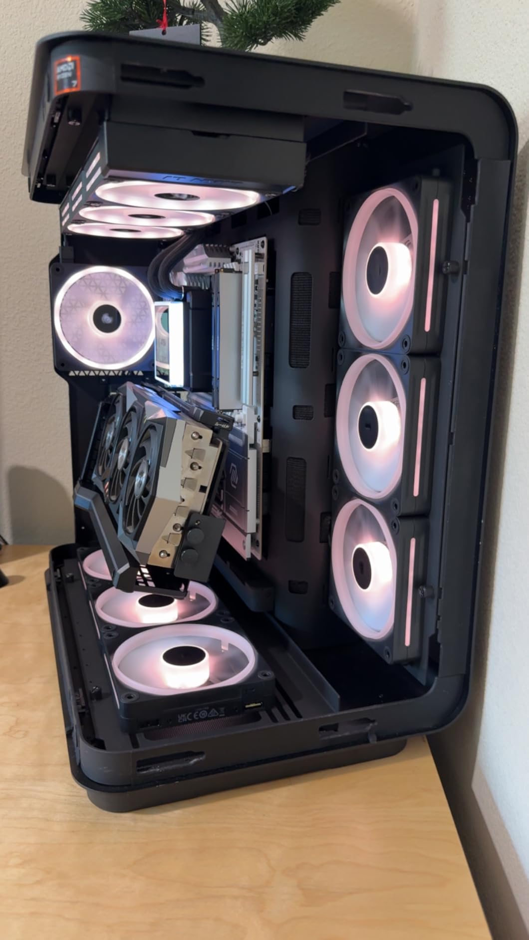 Premium Gen5 Vertical GPU Bracket, PCIex16 Gen5, D-RGB Lighting, 220mm (Black) customer photo 1