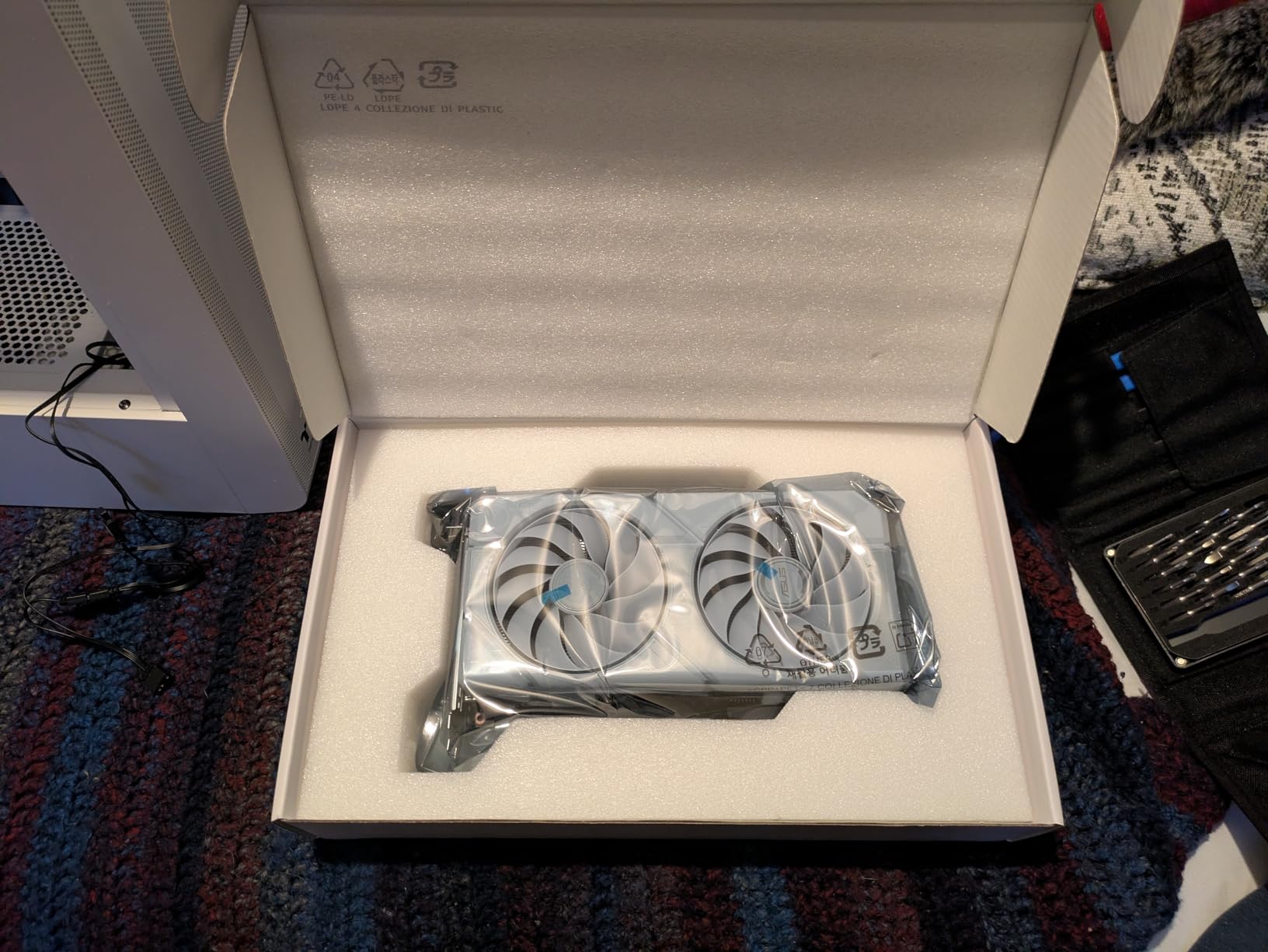 ASUS Dual NVIDIA GeForce RTX 5060 8GB GDDR7 White OC Edition customer photo 1