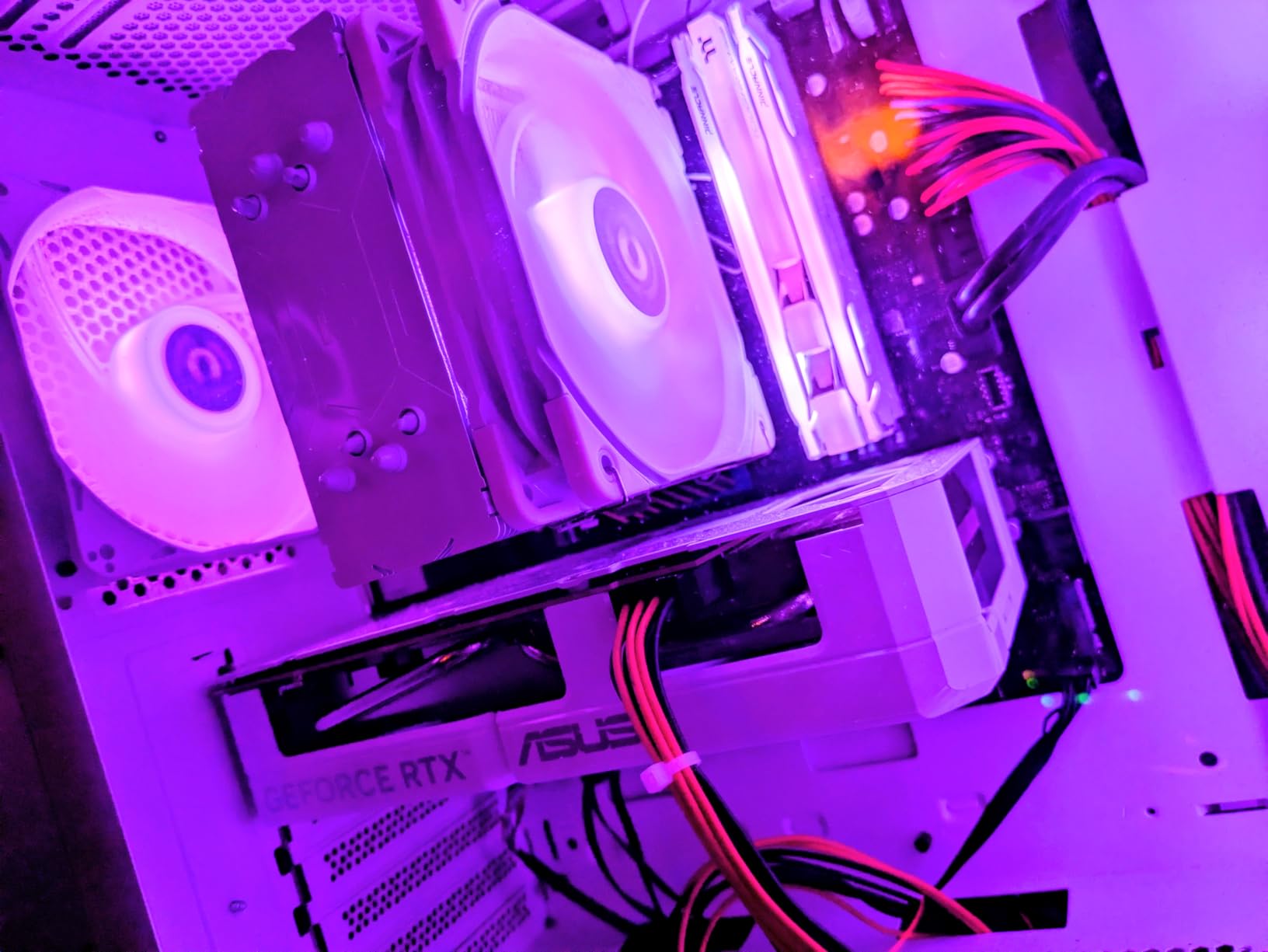ASUS Dual NVIDIA GeForce RTX 5060 8GB GDDR7 White OC Edition customer photo 2