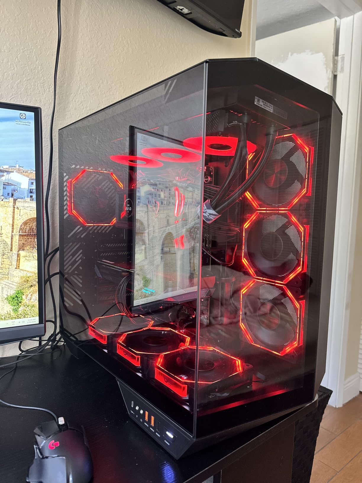 GIGABYTE Radeon RX 9060 XT Gaming OC ICE 16G Graphics Card (16GB GDDR6, 128-bit, PCIe 5.0, HDMI/DP 2.1, 2 Slot, Hawk Fan, Server-Grade Thermal Gel, Reinforced Structure) customer photo 2