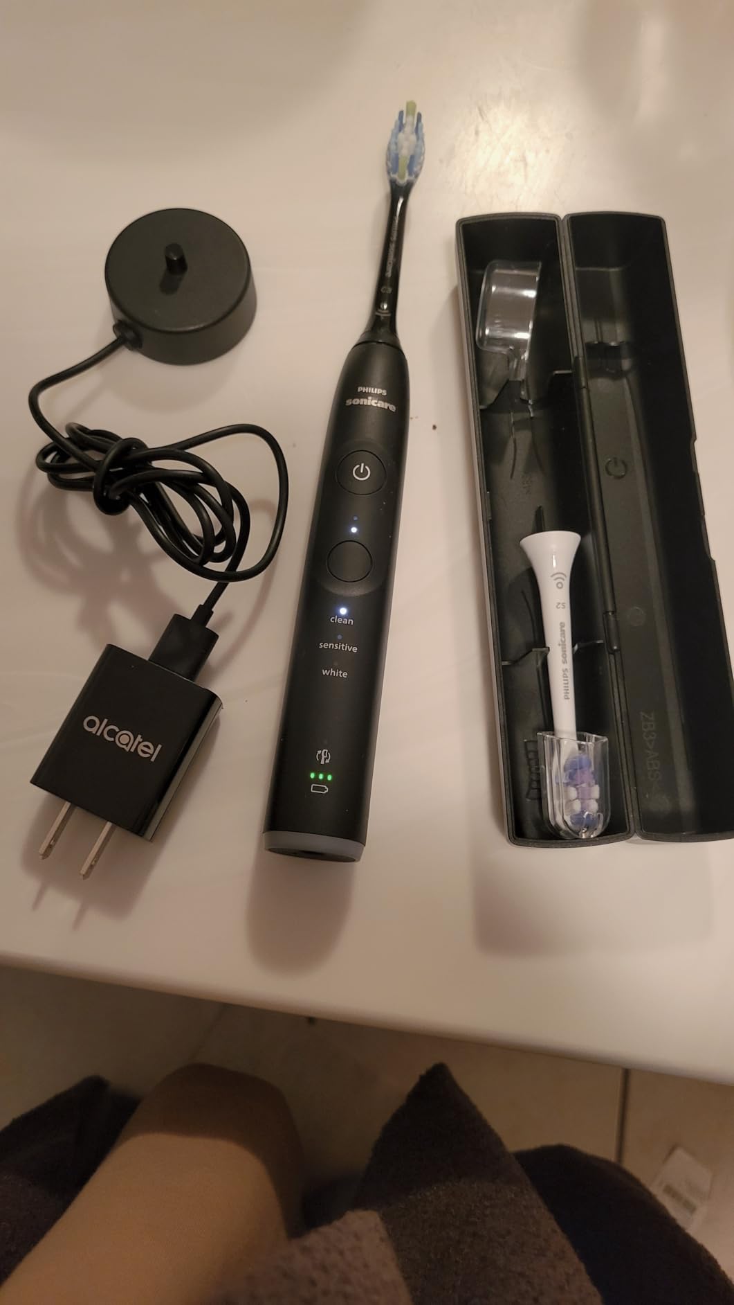 Philips Sonicare 6500 Series Electric Toothbrush - Next-Generation Sonicare Technology, Pressure Sensor, 9 Brushing Settings, SmarTimer, BrushPacer, 21-Day Runtime, Travel Case, Purple, HX7417/05 customer photo 2