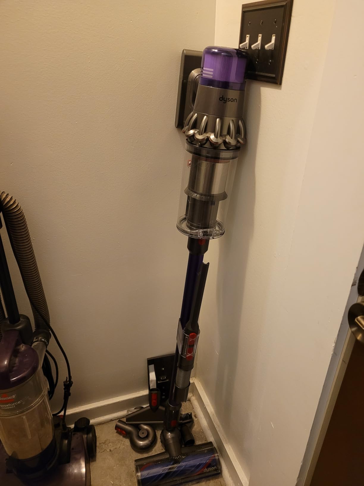 V11 Extra (Nickel/Purple) Cordless Vacuum Cleaner customer photo 2