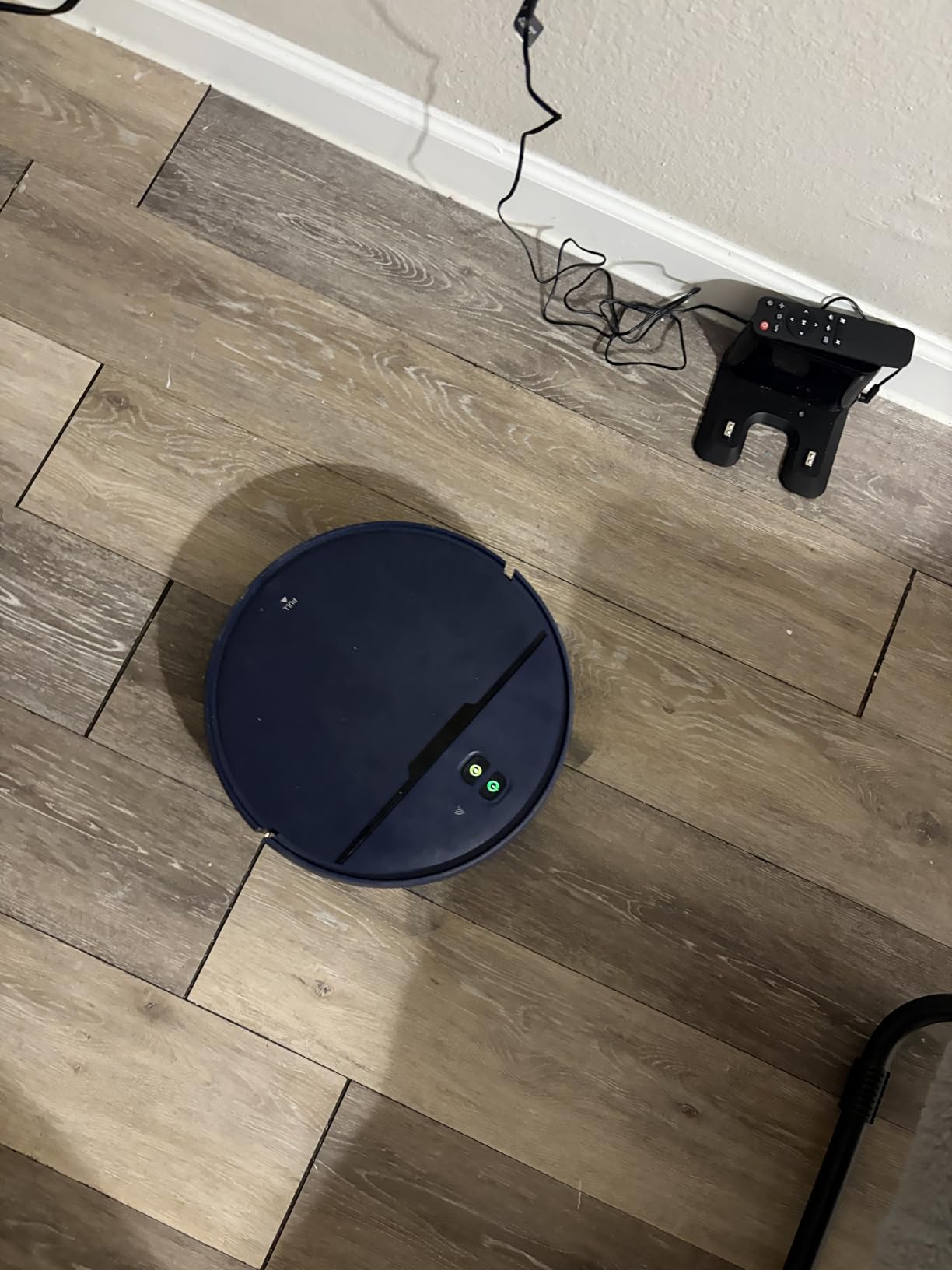 Robot Vacuum and Mop Combo, 2300Pa Strong Suction, 2-in-1 Dust Box and Water Tank, Works with Alexa/Google Assistant, Long Runtime, Schedule, Quiet, Ideal for Hard Floors, Low-Pile Carpets and Pets customer photo 1