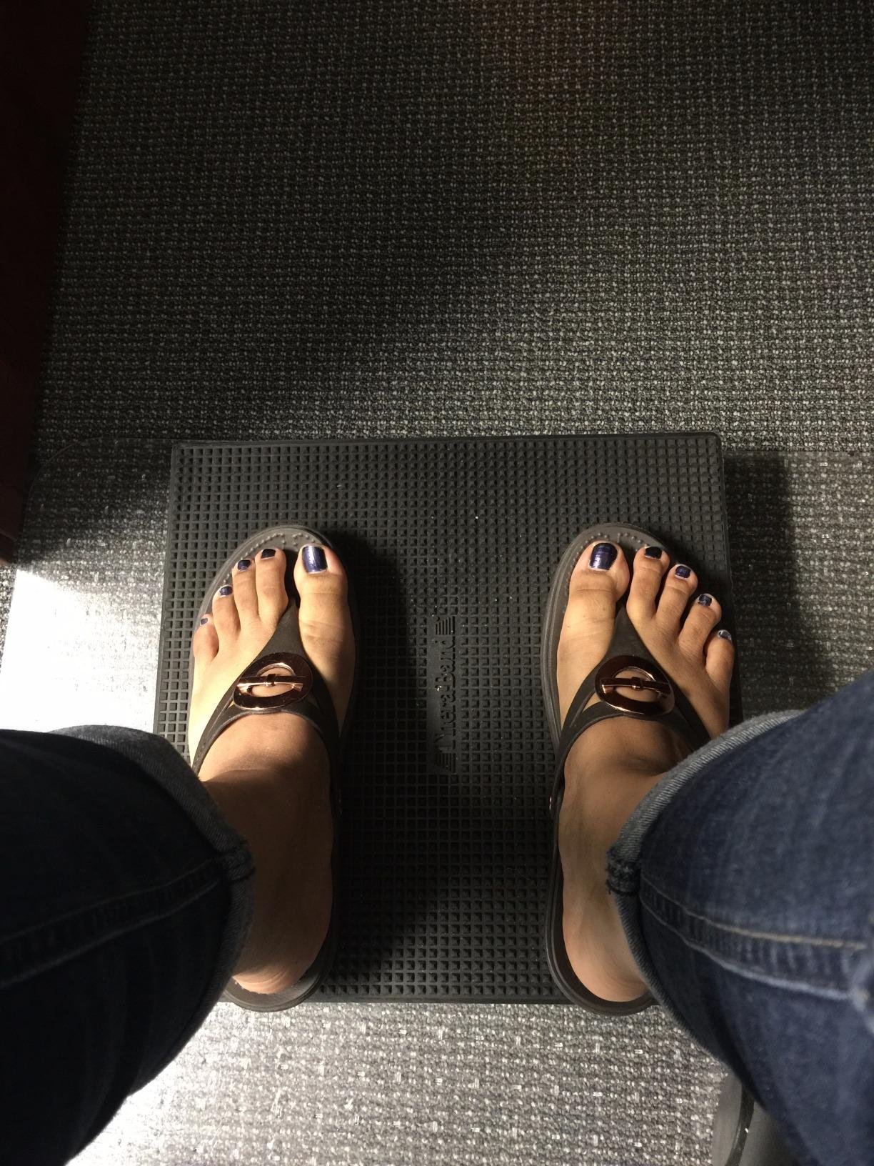 Theraband 23300 Rocker Balance Board for Rehab, Improved Posture, Balance and Stability Training customer photo 2
