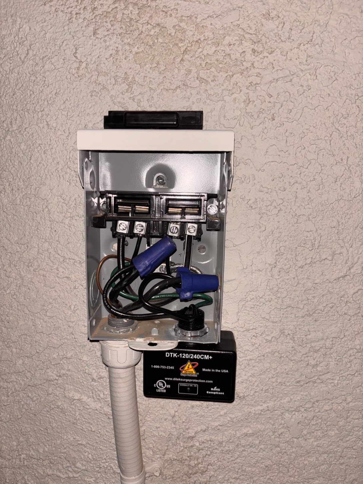 DITEK DTK-120/240CM+ Surge ARRESTOR, Parallel Protector, NEMA 4X, UL1449 Listed customer photo 1