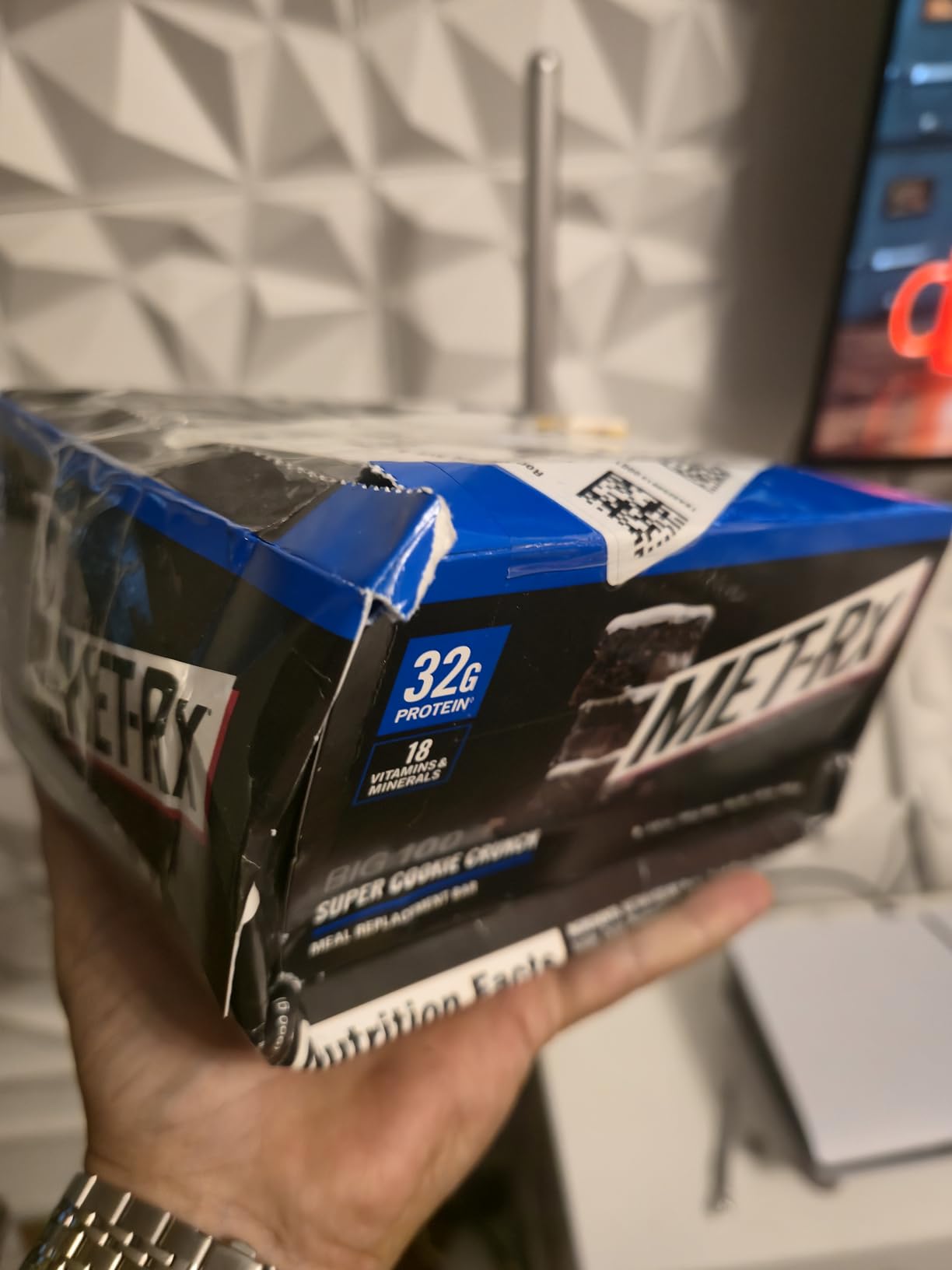 MET-Rx Big 100 Protein Bar, Meal Replacement Bar, 32G Protein, Super Cookie Crunch, 3.52 Oz (Pack of 9) customer photo 2