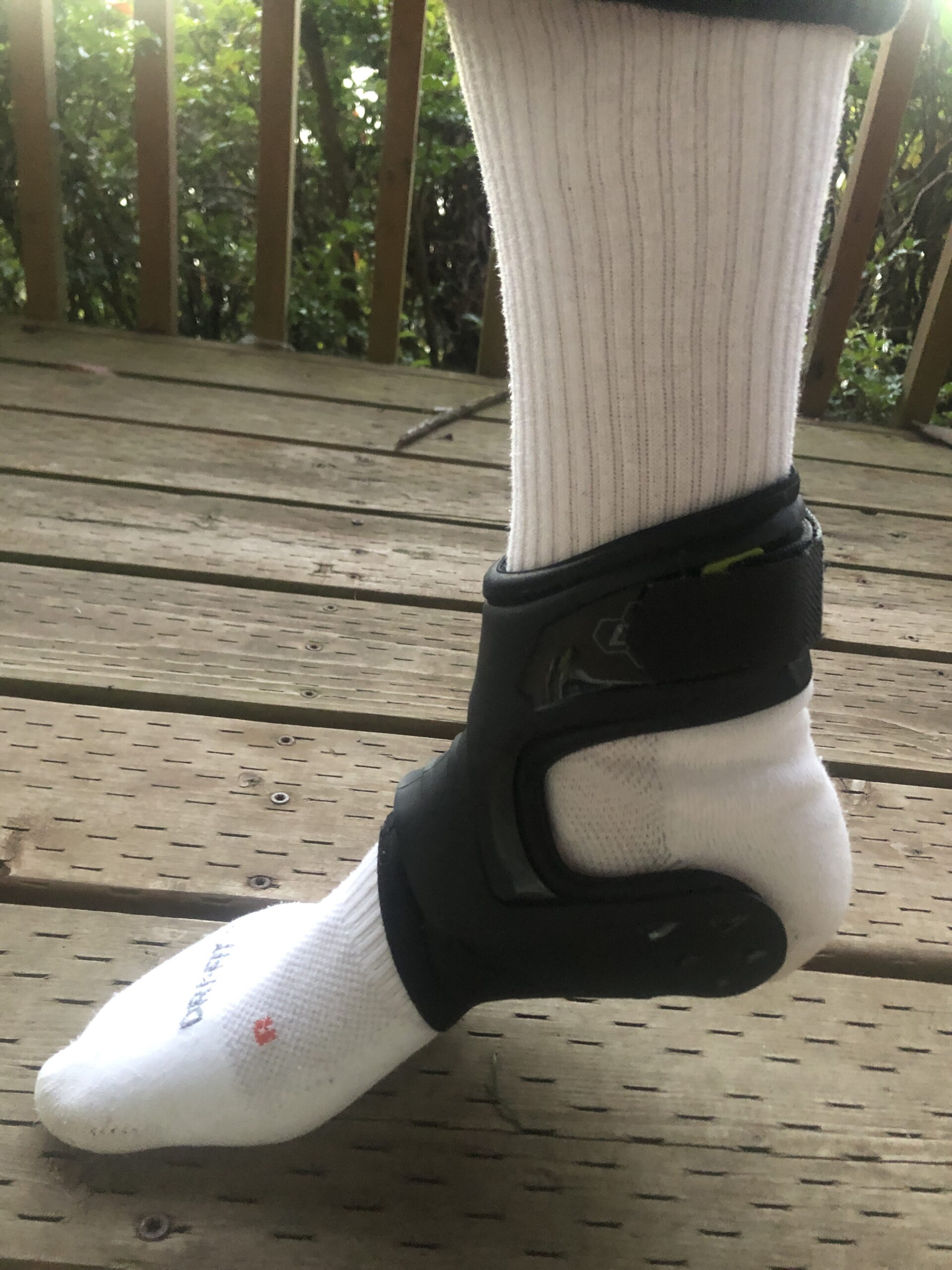 DonJoy Performance POD Ankle Brace, Best Support for Stability, Ankle Sprain, Roll, Strains for Football, Soccer, Basketball, Lacrosse, Volleyball -Medium- Right - Black customer photo 1