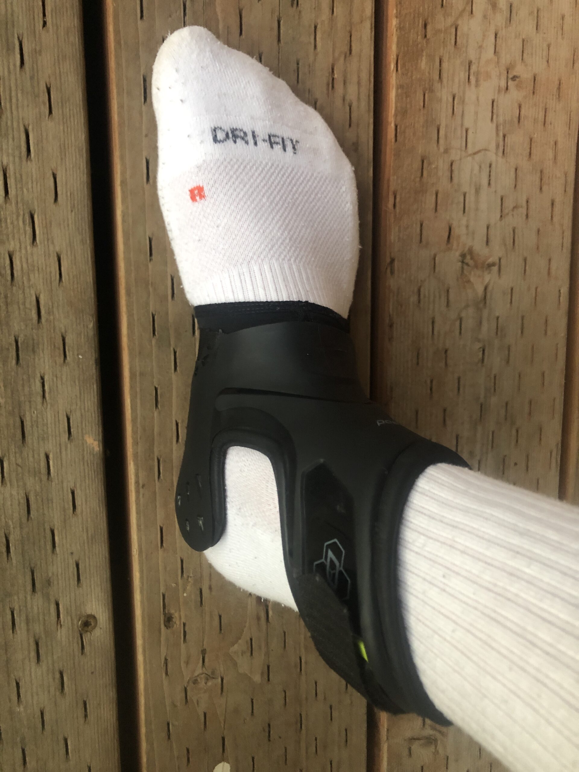 DonJoy Performance POD Ankle Brace, Best Support for Stability, Ankle Sprain, Roll, Strains for Football, Soccer, Basketball, Lacrosse, Volleyball -Medium- Right - Black customer photo 2