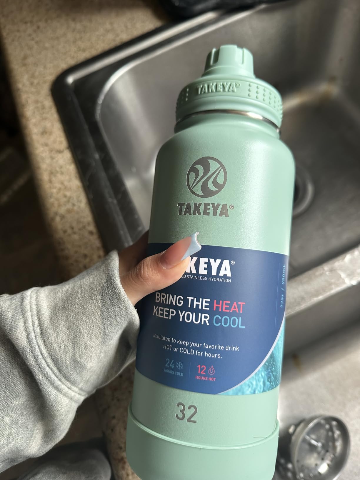 Takeya Actives Stainless Steel Water Bottle, Insulated Spout Lid, Keeps Drinks Cold 24 Hrs, Leakproof, Durable, Dishwasher Safe, 24 oz/Onyx customer photo 1