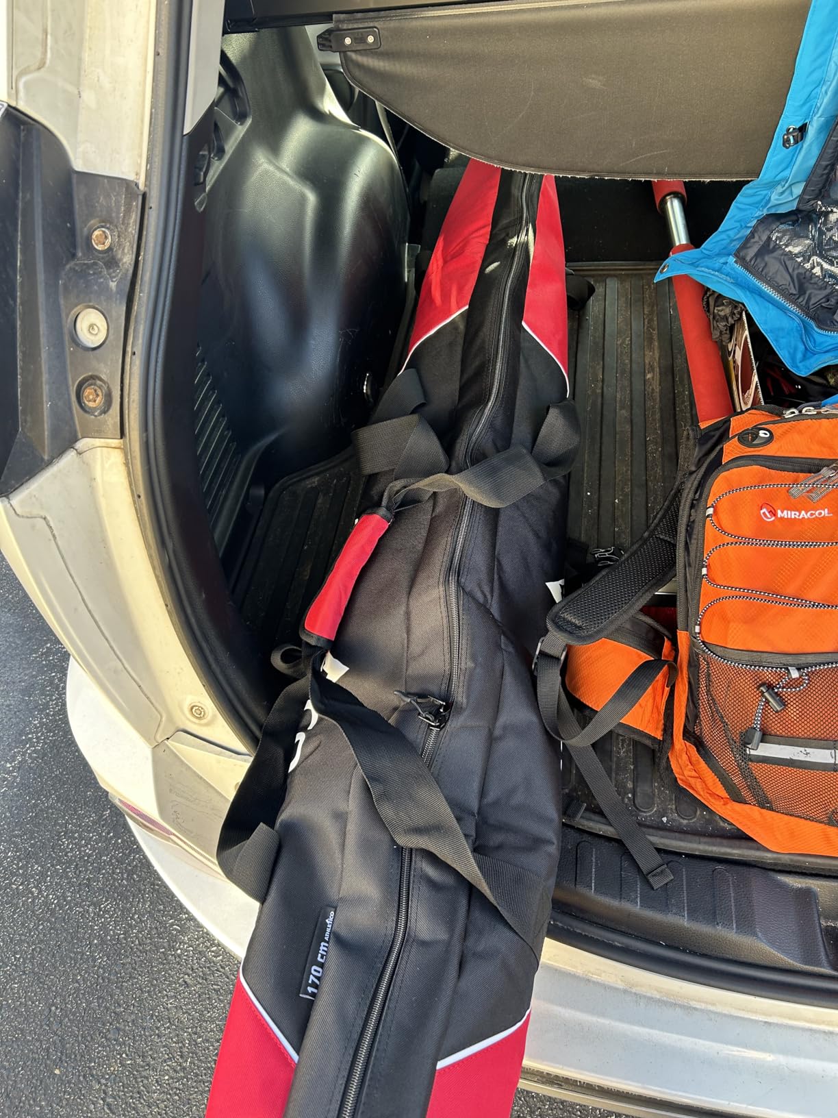 Athletico Mogul Padded Ski Bag - Fully Padded Single Ski Travel Bag customer photo 2