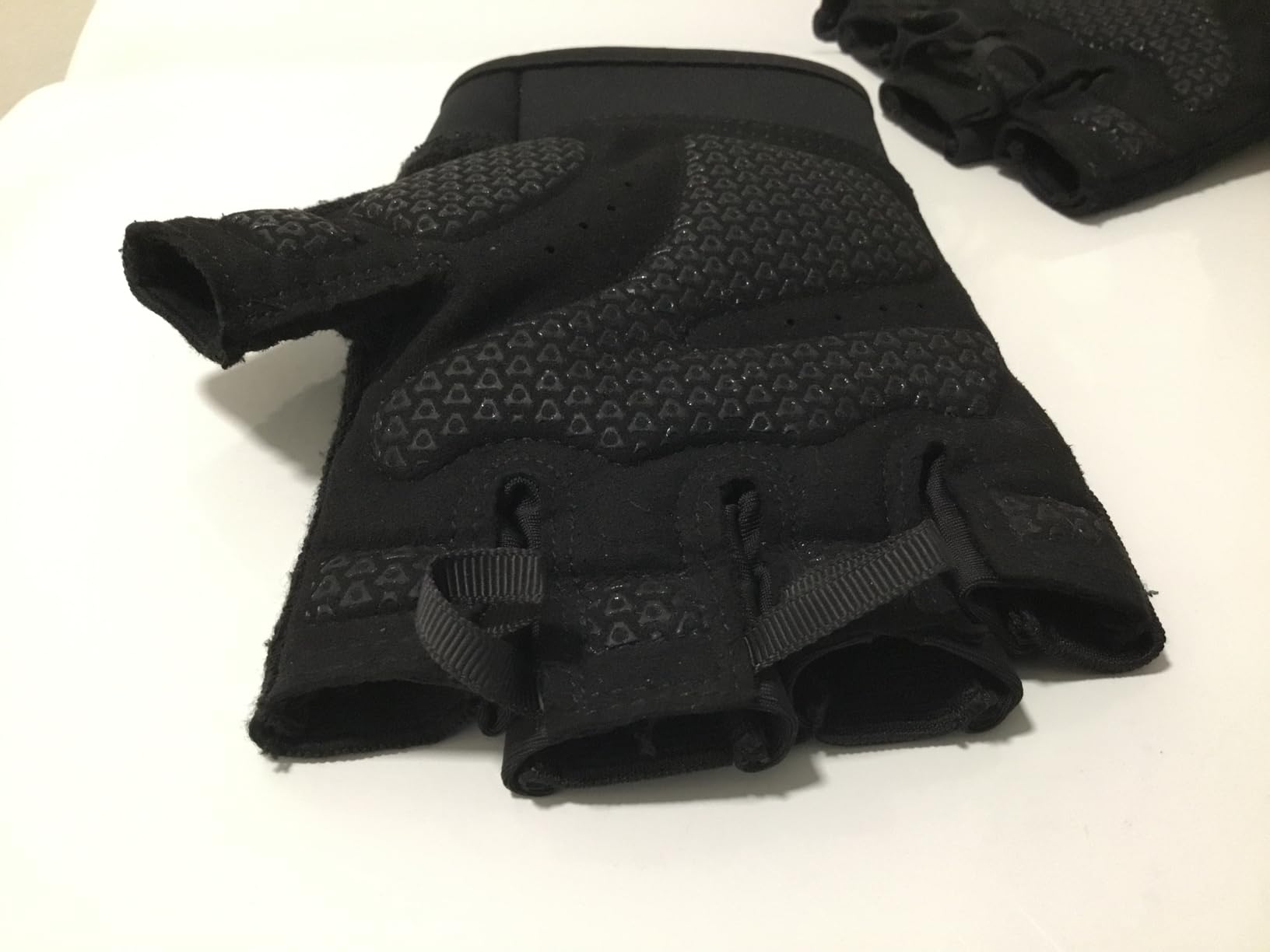 ihuan Ventilated Weight Lifting Gym Workout Gloves with Wrist Wrap Support for Men & Women, Full Palm Protection, for Weightlifting, Training, Fitness, Hanging, Pull ups customer photo 2