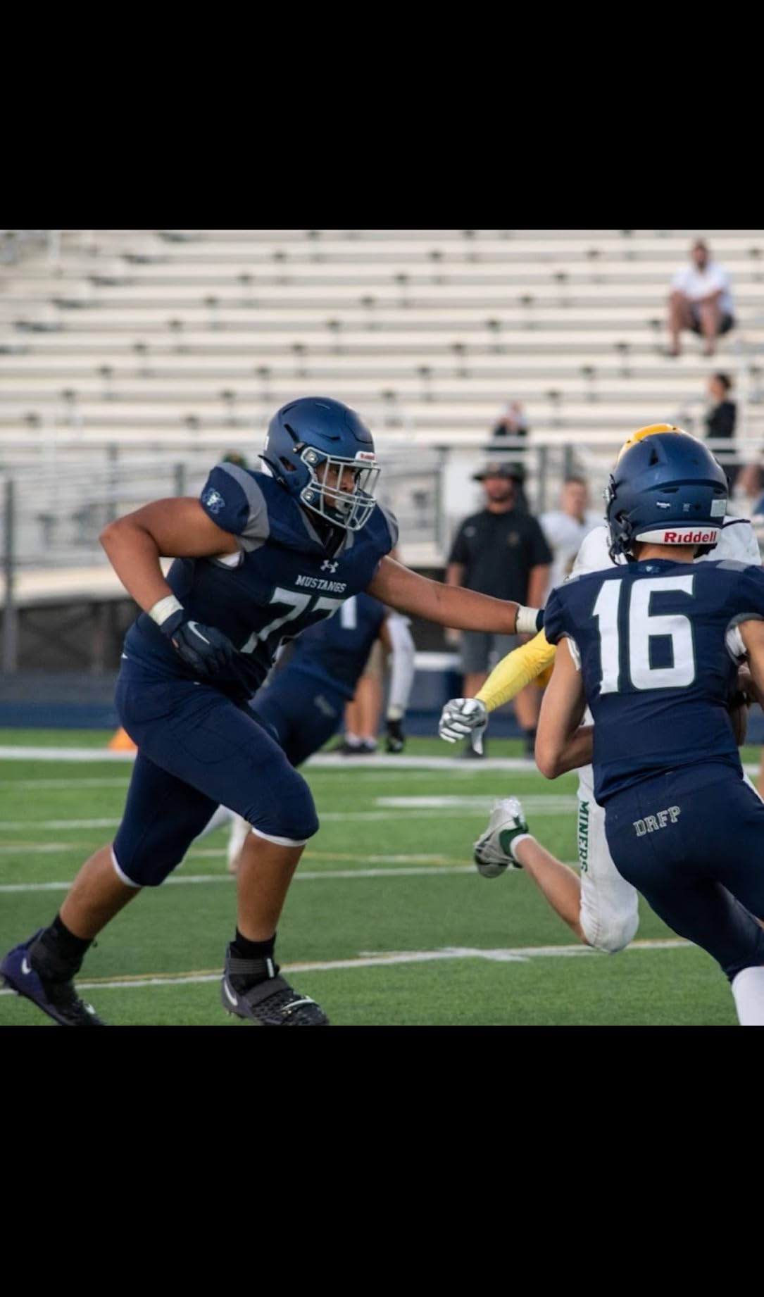 Nike Men's D-Tack 6 Lineman Gloves customer photo 2