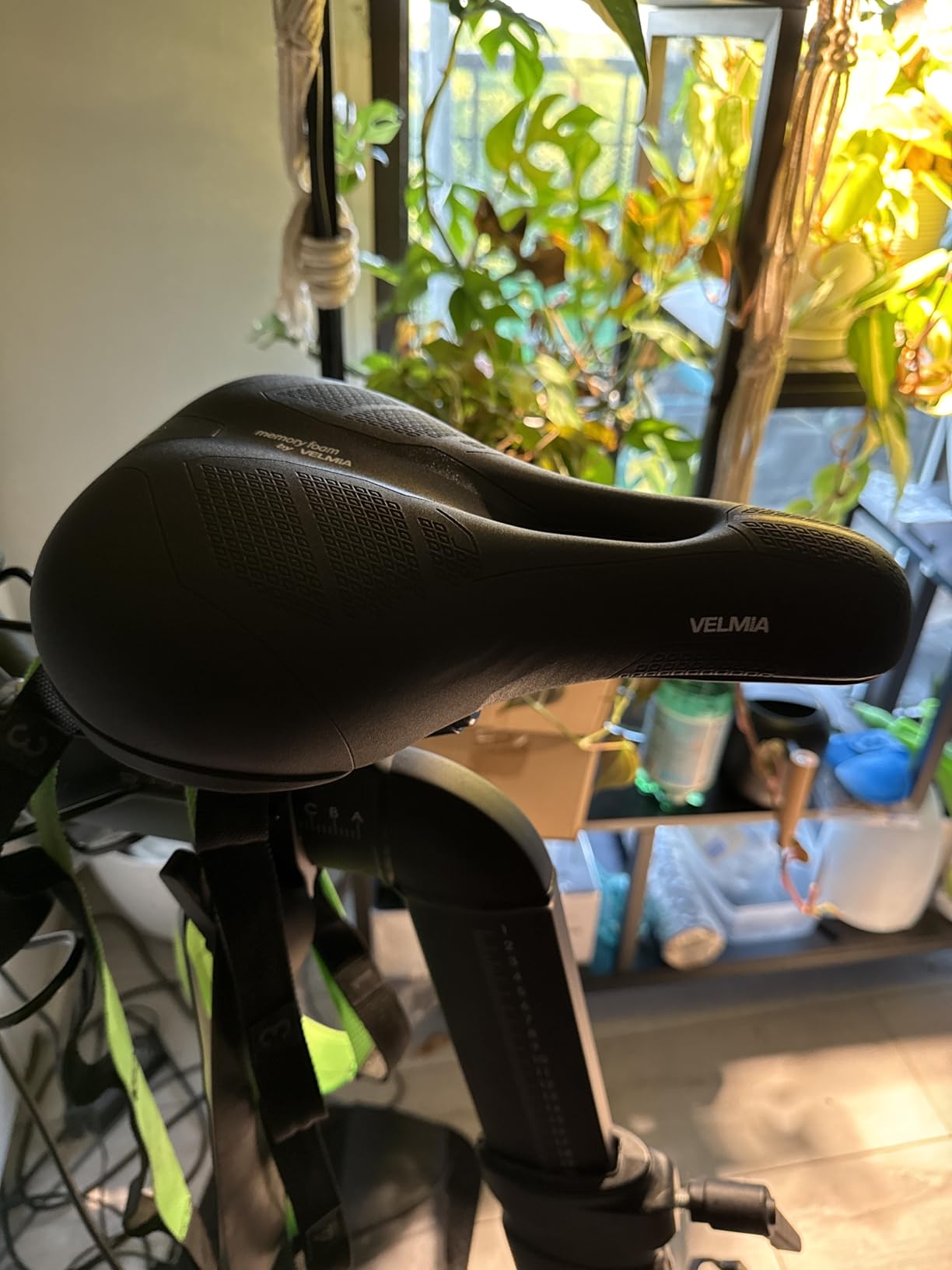 VELMIA Bicycle Saddle - Comfortable Saddle for Men and Women - 3 Zone Concept - Waterproof Bicycle Seat with Ergonomic Design customer photo 1