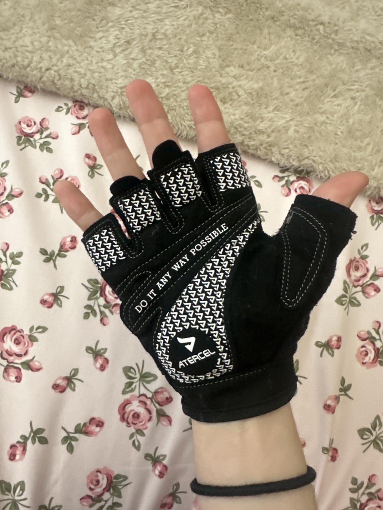 ATERCEL Weight Lifting Gloves Full Palm Protection, Workout Gloves for Gym, Cycling, Exercise, Breathable, Super Lightweight for Mens and Women customer photo 1