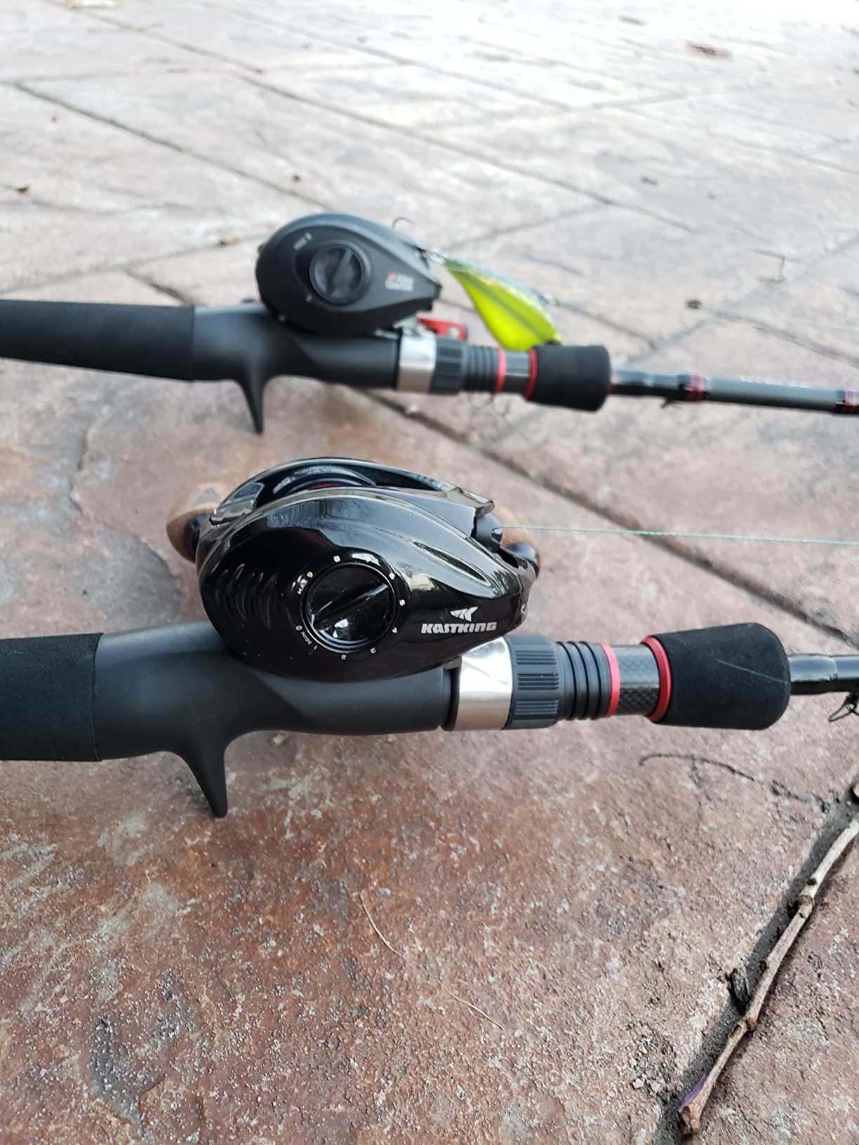 KastKing MegaJaws Elite Baitcasting Fishing Reel, New AutoMag Dual Braking System, Only 6.7oz, 17.64 LBs Carbon Fiber Drag, 11+1 Shielded BB, High Speed 5.4:1 to 9.1:1 Gear Ratios customer photo 2