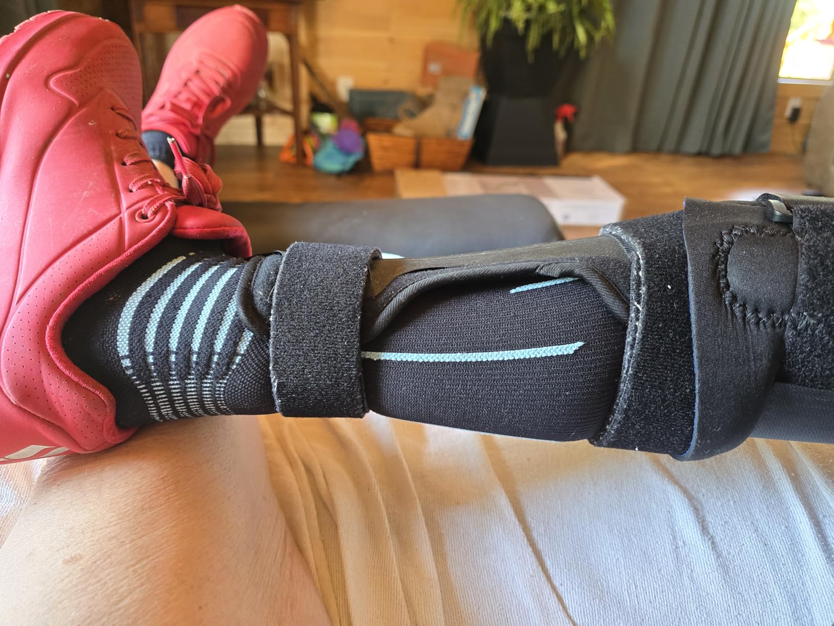 NEENCA Compression Socks, Medical Athletic Calf Socks for Injury Recovery & Pain Relief, Sports Protection - 1 Pair, 20-30 mmhg customer photo 1