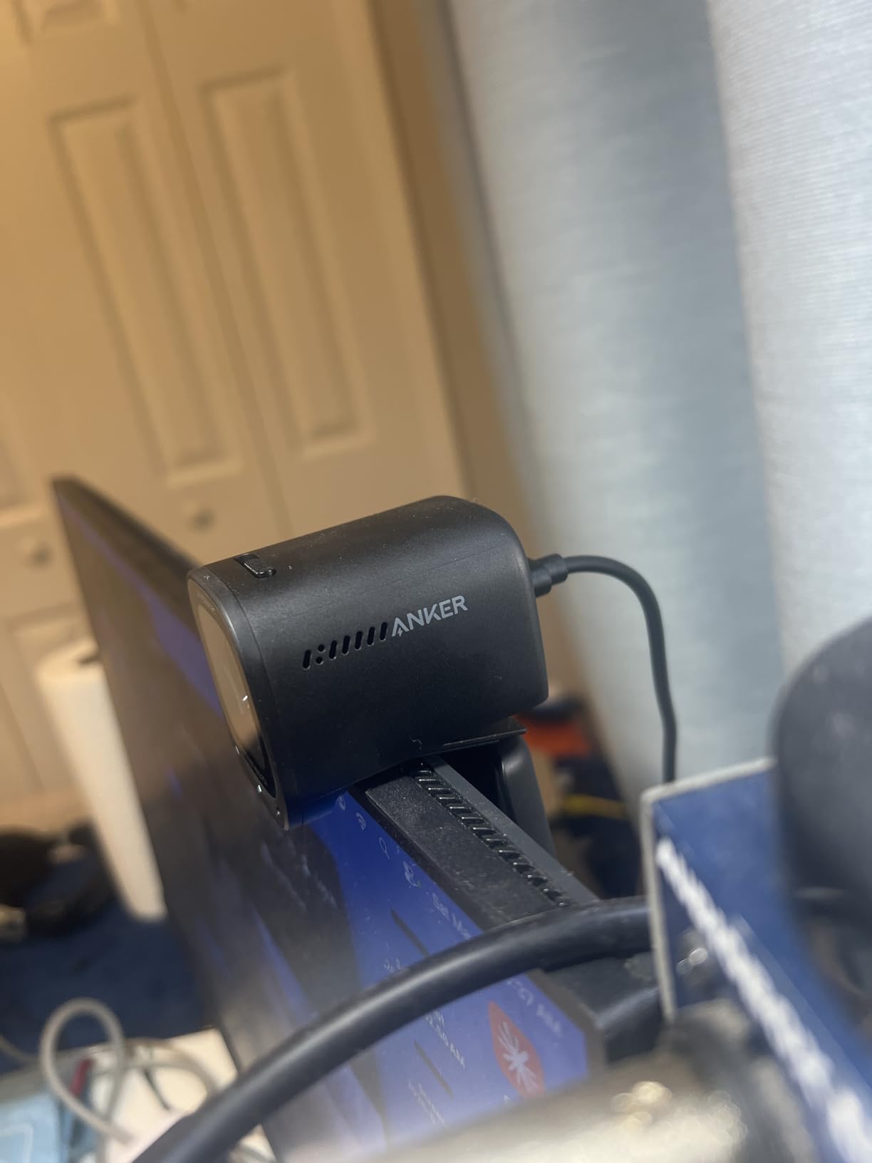 Anker PowerConf C200 2K Webcam for PC/Laptop/Mac, Low-Light Correction, AI-Noise Canceling Mics, Adjustable Field of View, Built-in Privacy Cover customer photo 1