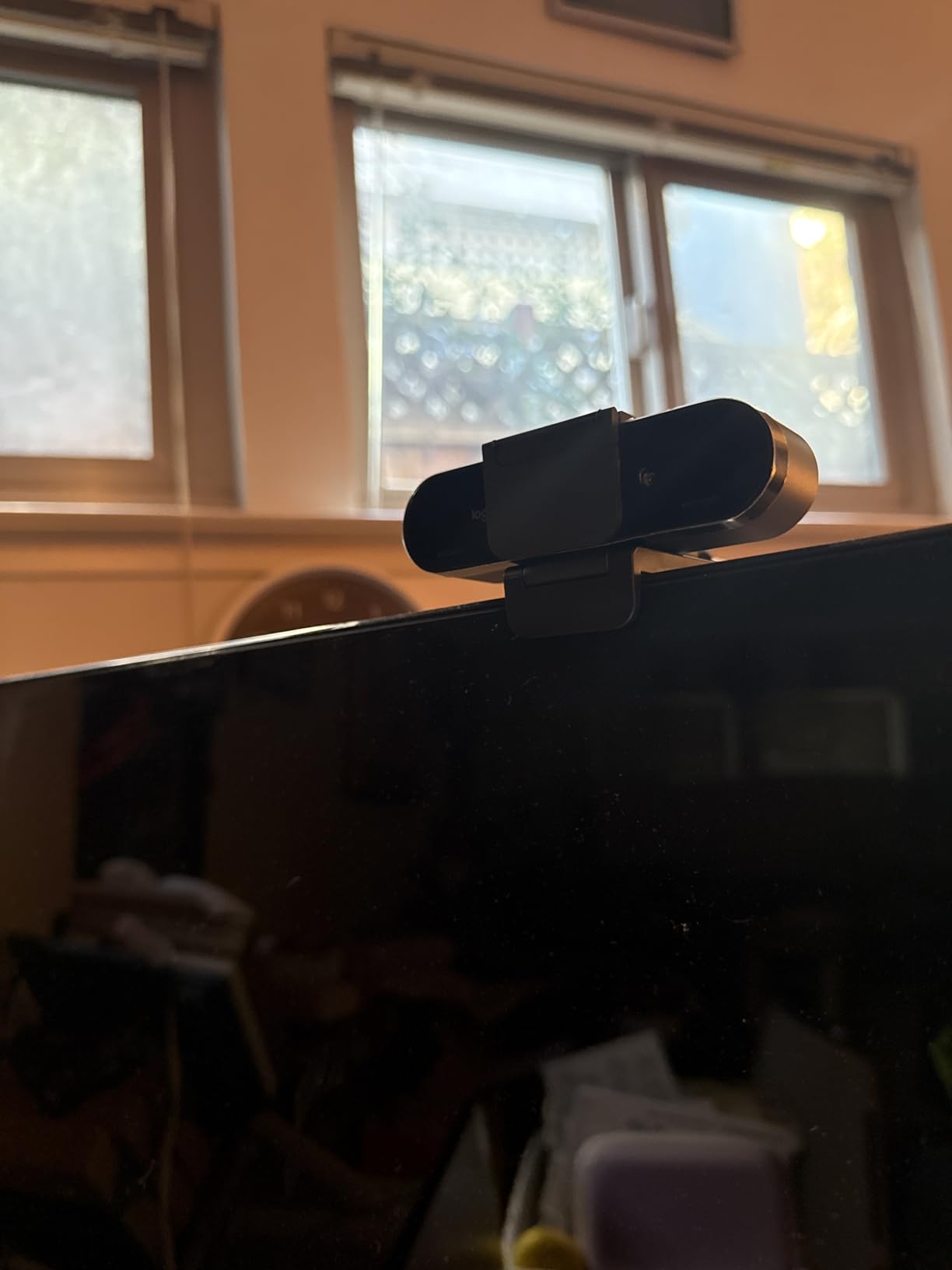 Logitech Brio 4K Webcam, Video Calling, Noise-Cancelling mic, HD Auto Light Correction, Wide Field of View, Windows Hello, Works with Microsoft Teams, Zoom, Google Meet customer photo 1