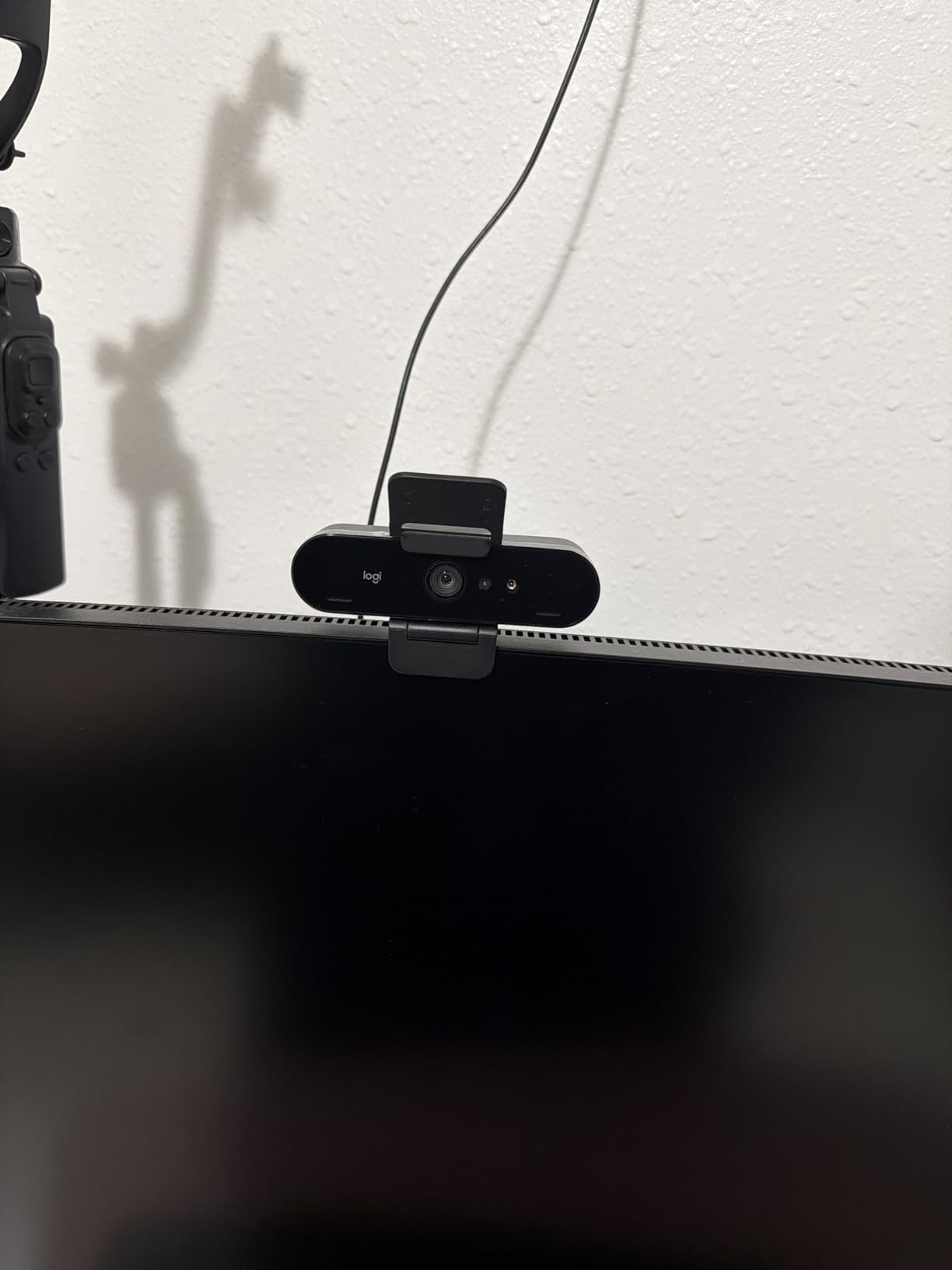 Logitech Brio 4K Webcam, Video Calling, Noise-Cancelling mic, HD Auto Light Correction, Wide Field of View, Windows Hello, Works with Microsoft Teams, Zoom, Google Meet customer photo 2