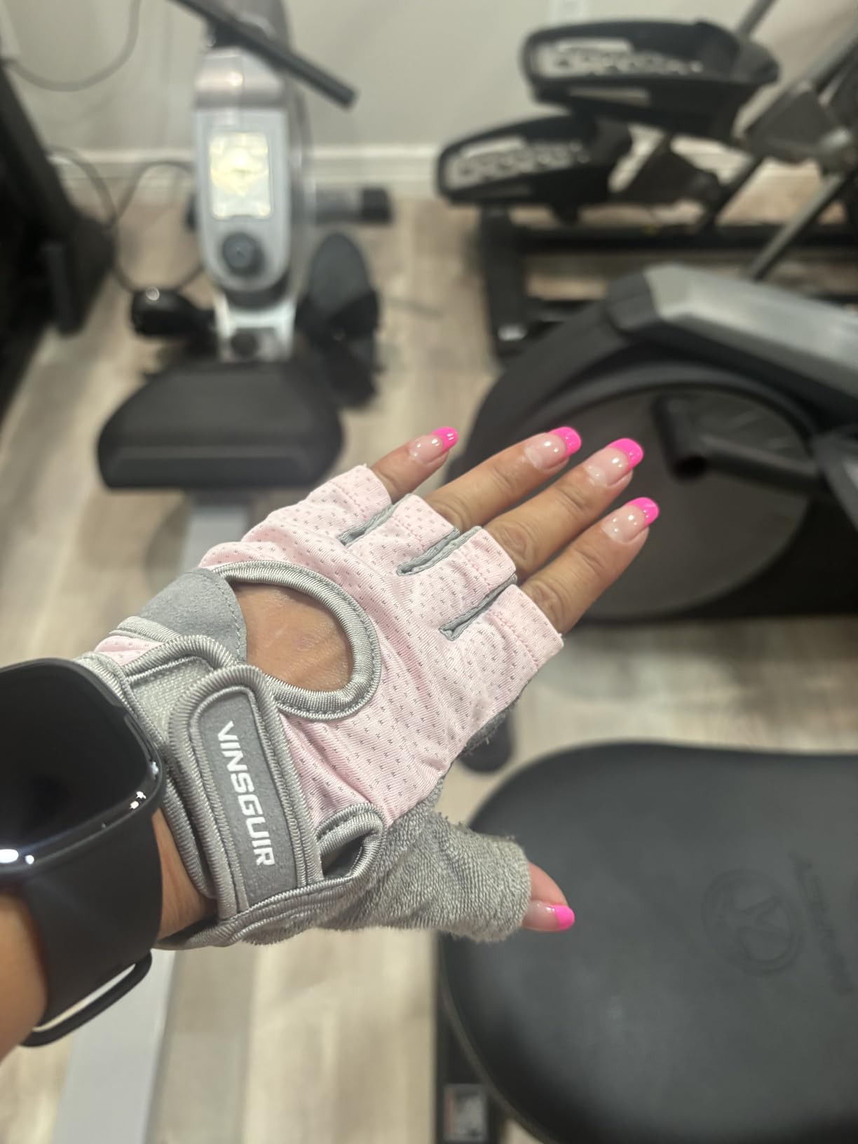 VINSGUIR Workout Gloves for Women and Men, Breathable Weight Lifting Gloves for Gym Exercise, Fitness, Training, and Cycling, with Excellent Grip and Cushion Pads customer photo 2
