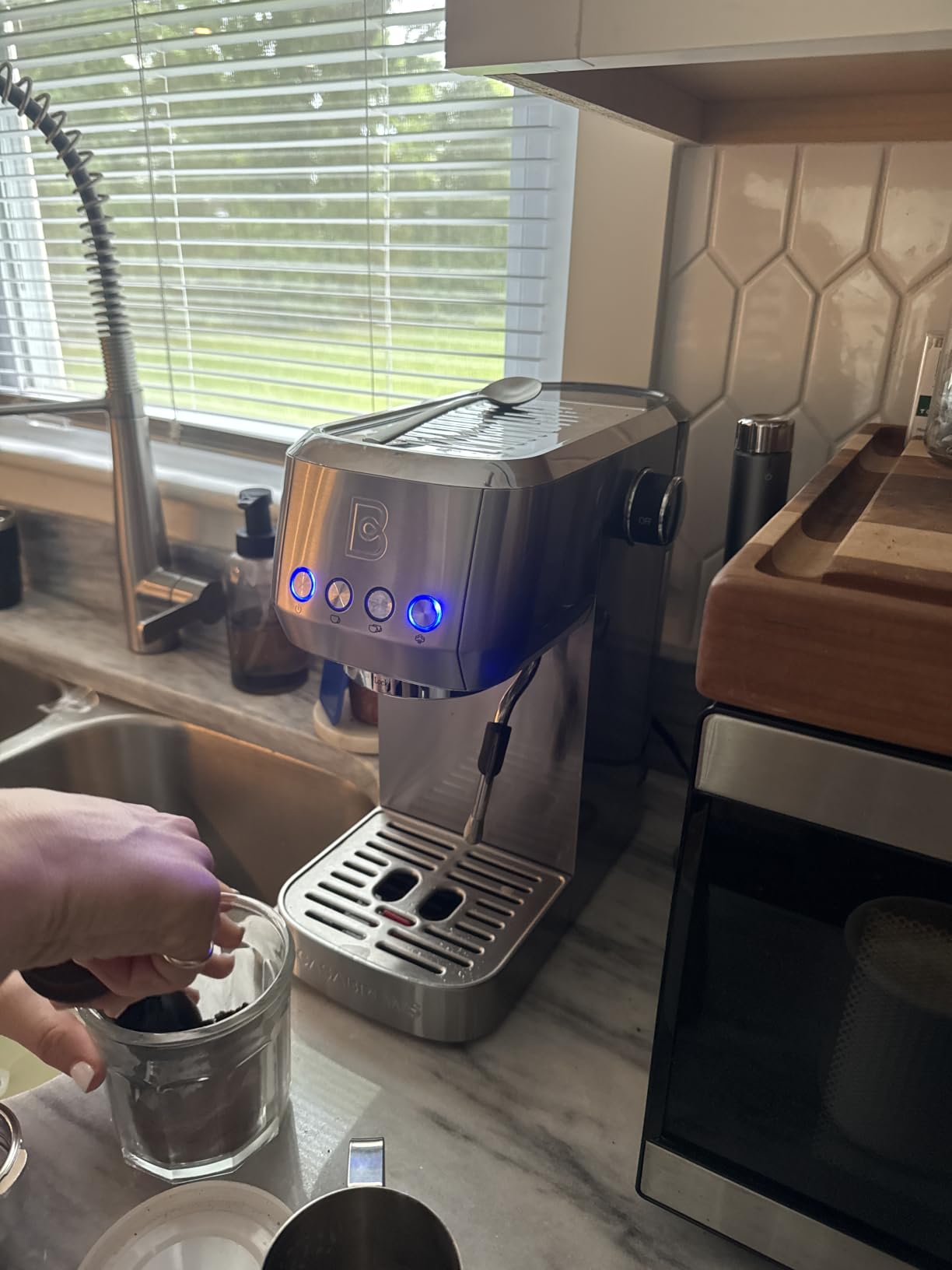 CASABREWS 3700 Essential Espresso Machine 20 Bar, Stainless Steel Cappuccino & Latte Coffee Maker with Steam Frother for Home, 43.9oz Water Tank, Silver customer photo 2