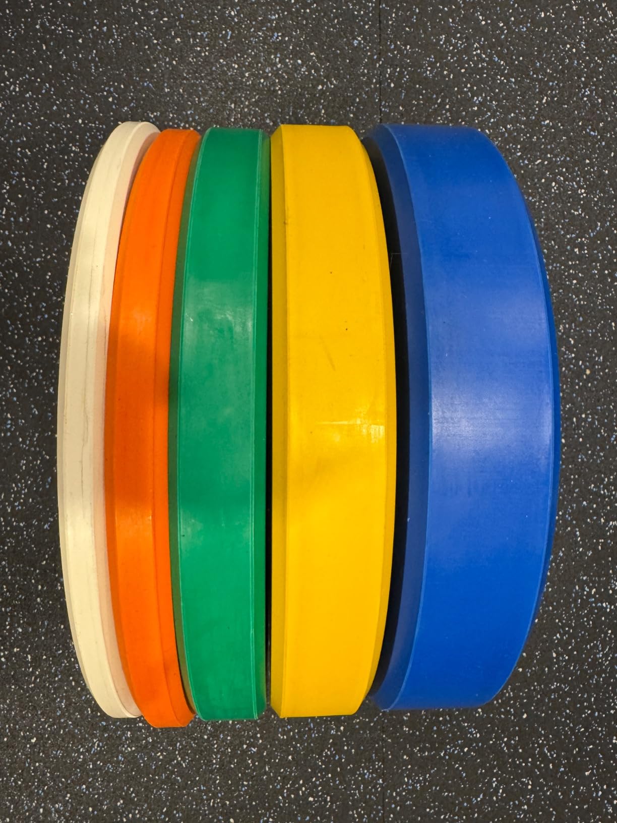 Rendpas 2-Inch Olympic Bumper Plates, 100% Virgin Rubber Low Bounce Barbell Weight customer photo 2