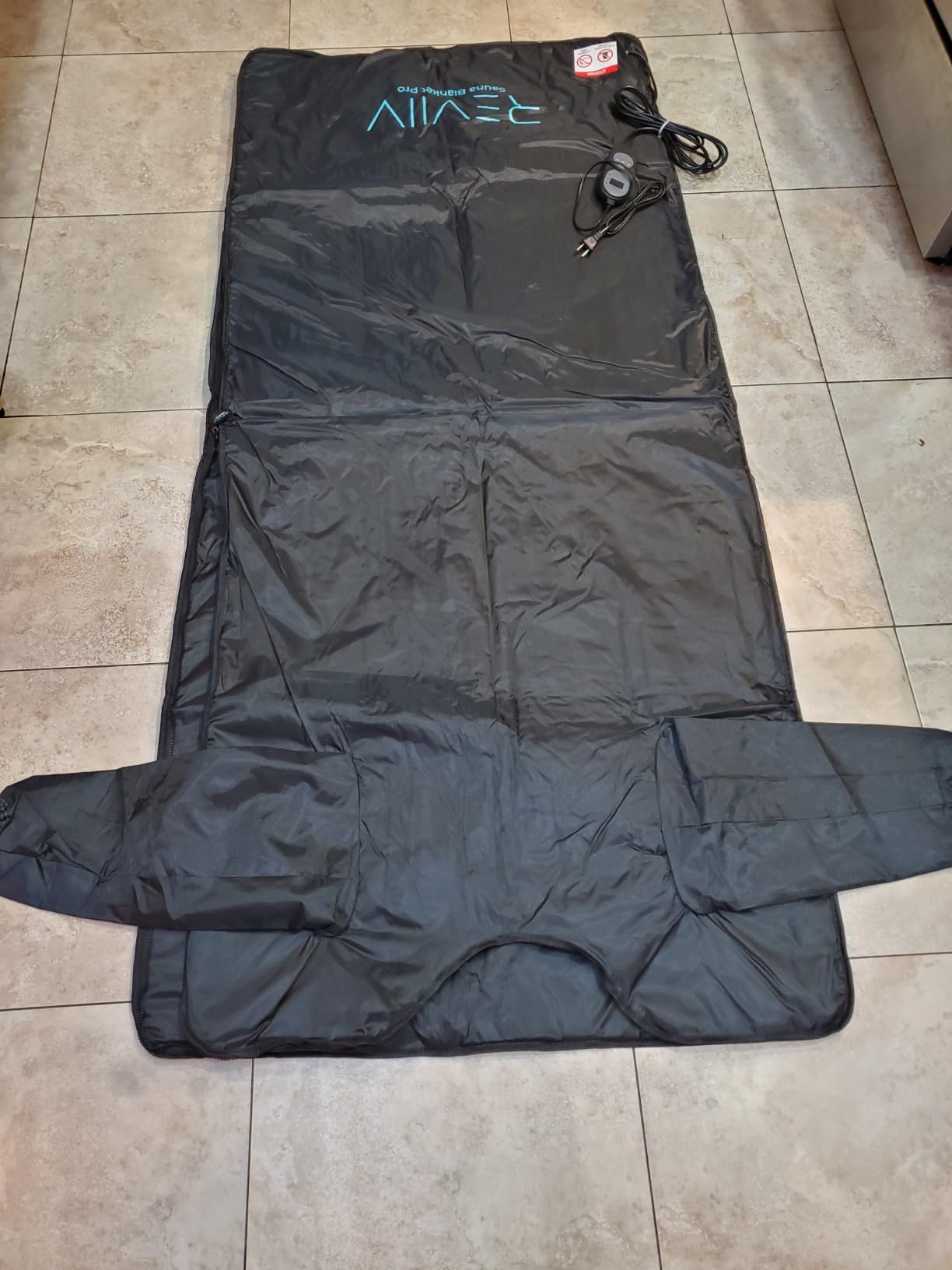 Portable Sauna Blanket with Arm Sleeves - v2.0 Improved Features! 6 ft x 3 ft Far Infrared Sauna Blanket for Detoxification with 10x Bonus Thermal Blankets - Saunas for Home, 113-176℉ customer photo 2