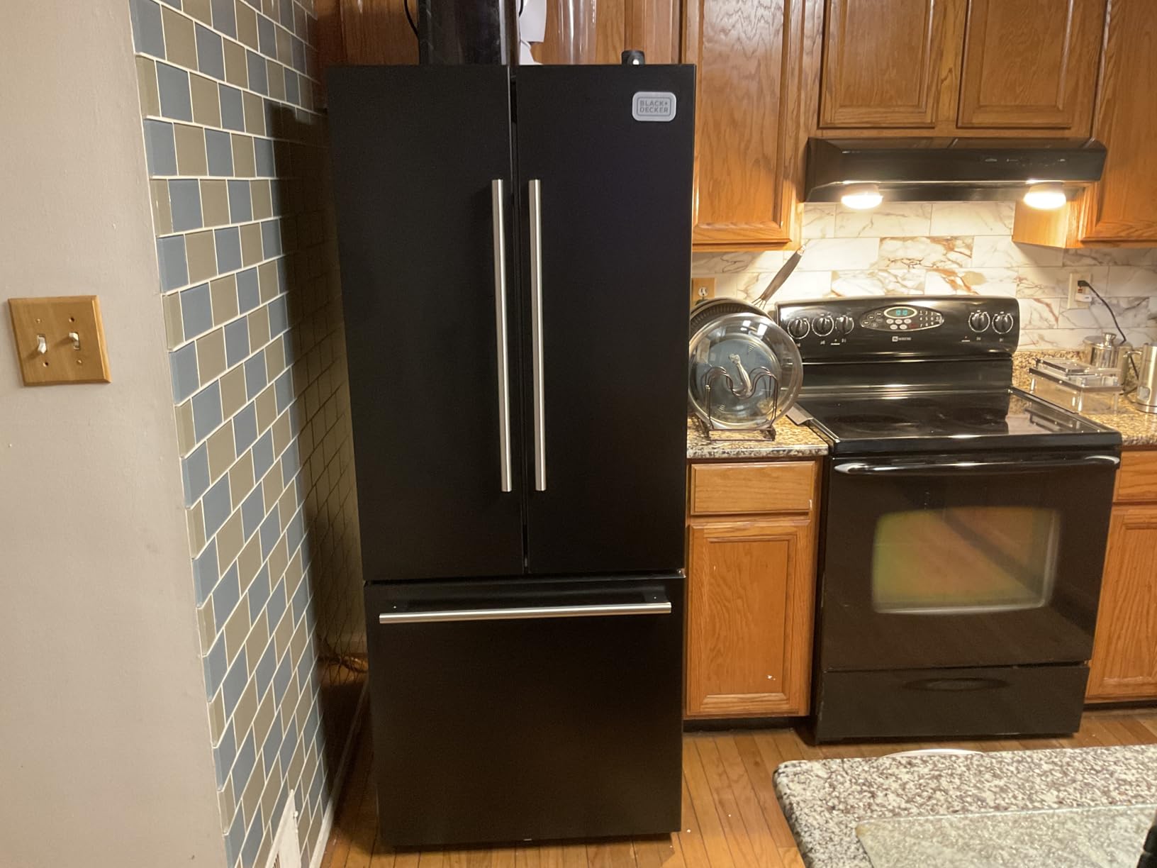 BLACK+DECKER 17 Cu. Ft. Convertible Freezer Refrigerator, Upright Freezer with Glass Shelves, ENERGY STAR rated, Frost Free, BUC1700XS, Stainless Look customer photo 1