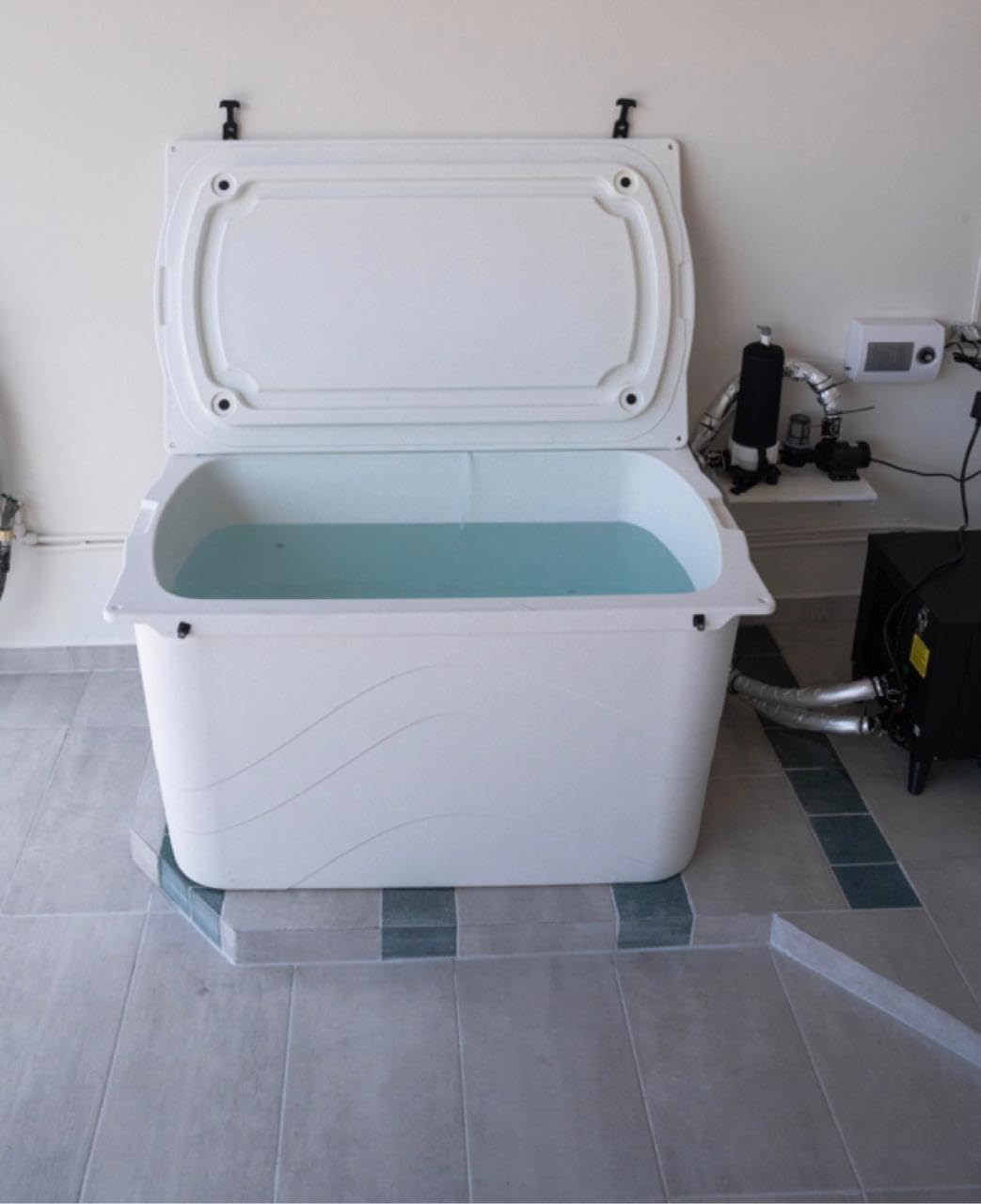 Frozin 400 Cold Plunge Tub with Water Chiller. Foam Insulation for Superior Ice Retention over Uninsulated Barrel or Inflatable Ice Baths. 100 Gallon Capacity customer photo 2