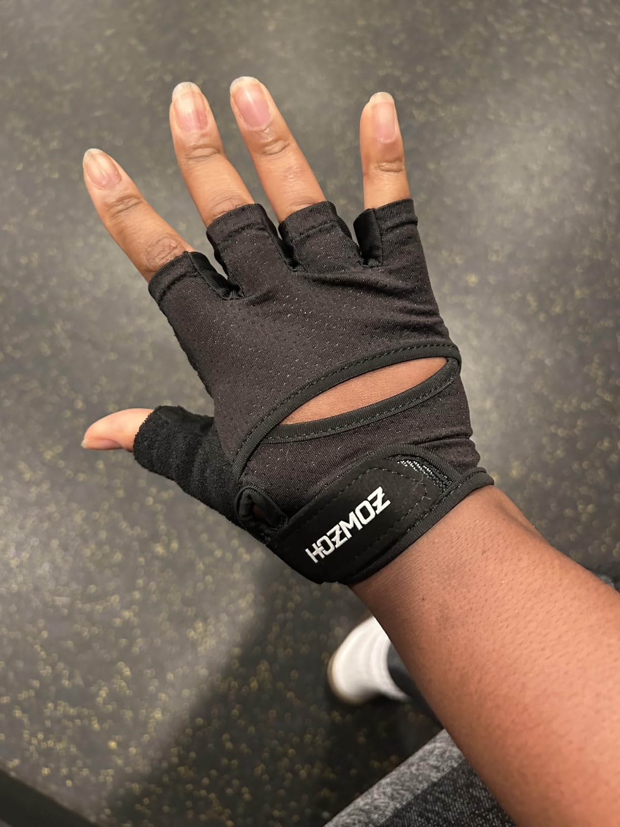 HOZMOZ Ventilated Weight Lifting Gloves, Thick Padded Workout Gym Gloves with Full Palm Protection & Grip & Shock Absorption for Women & Men's Fitness Exercise Training customer photo 2