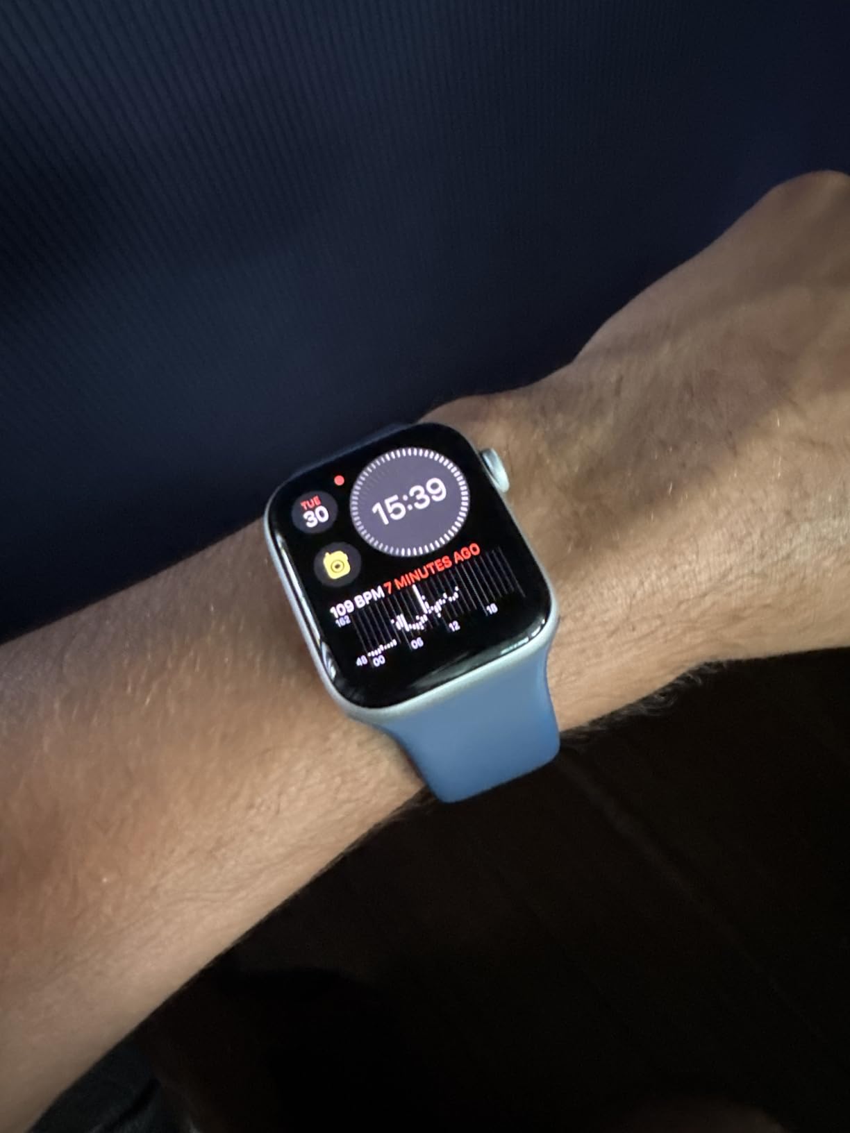 Apple Watch SE (2nd Gen) [GPS 40mm] Smartwatch with Starlight Aluminum Case with Starlight Sport Band S/M. Fitness and Sleep Trackers, Crash Detection, Heart Rate Monitor, Retina Display customer photo 2