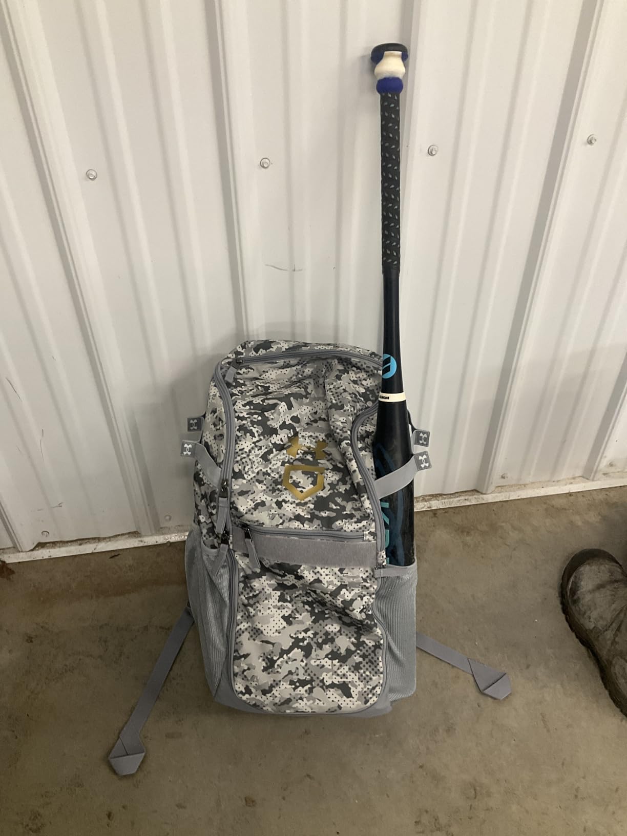 Under Armour Unisex Utility Baseball Backpack Print, Midnight Navy / Metallic Gold customer photo 1