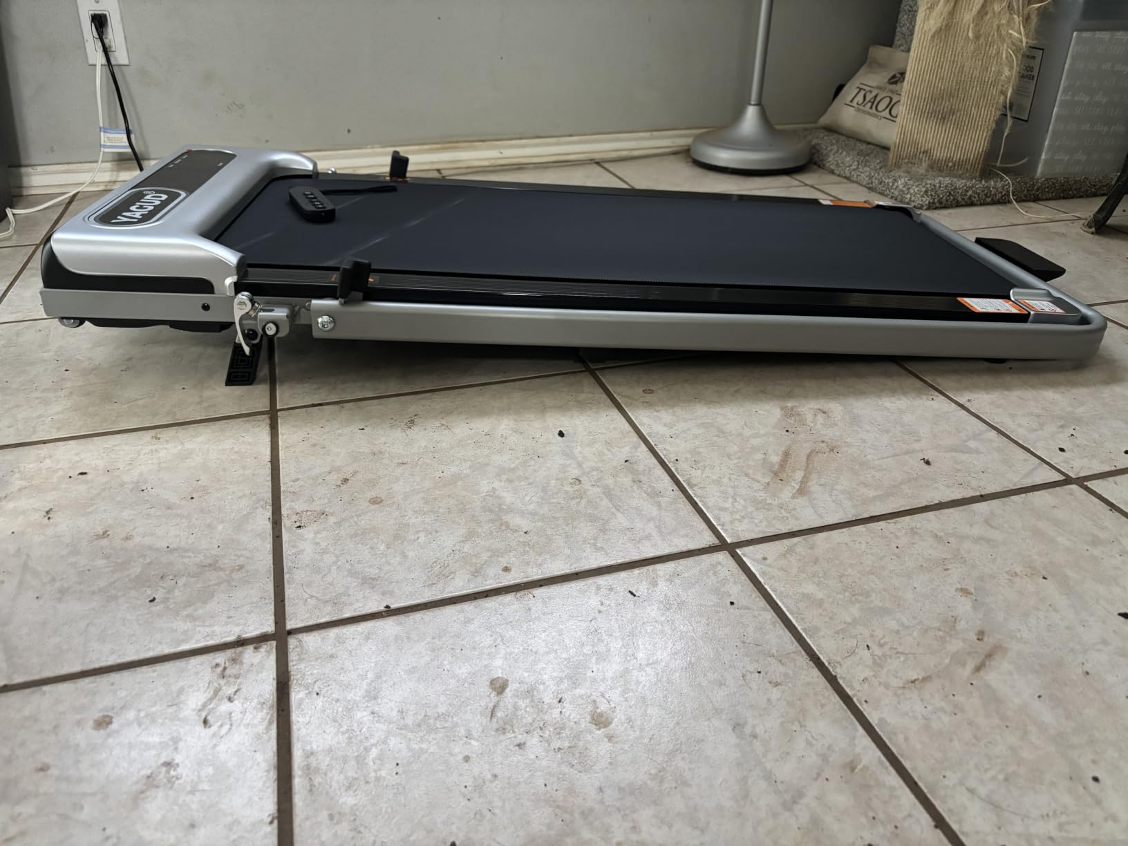 Yagud Walking Pad, Walking Pad Treadmill for Home Office, Portable Under Desk Treadmill with Remote Control and LED Display, Walking Jogging Running Machine customer photo 1