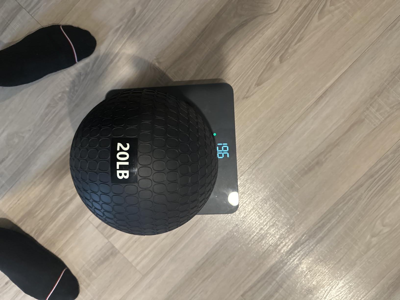 Amazon Basics Slam Medicine Balls for Exercise customer photo 1