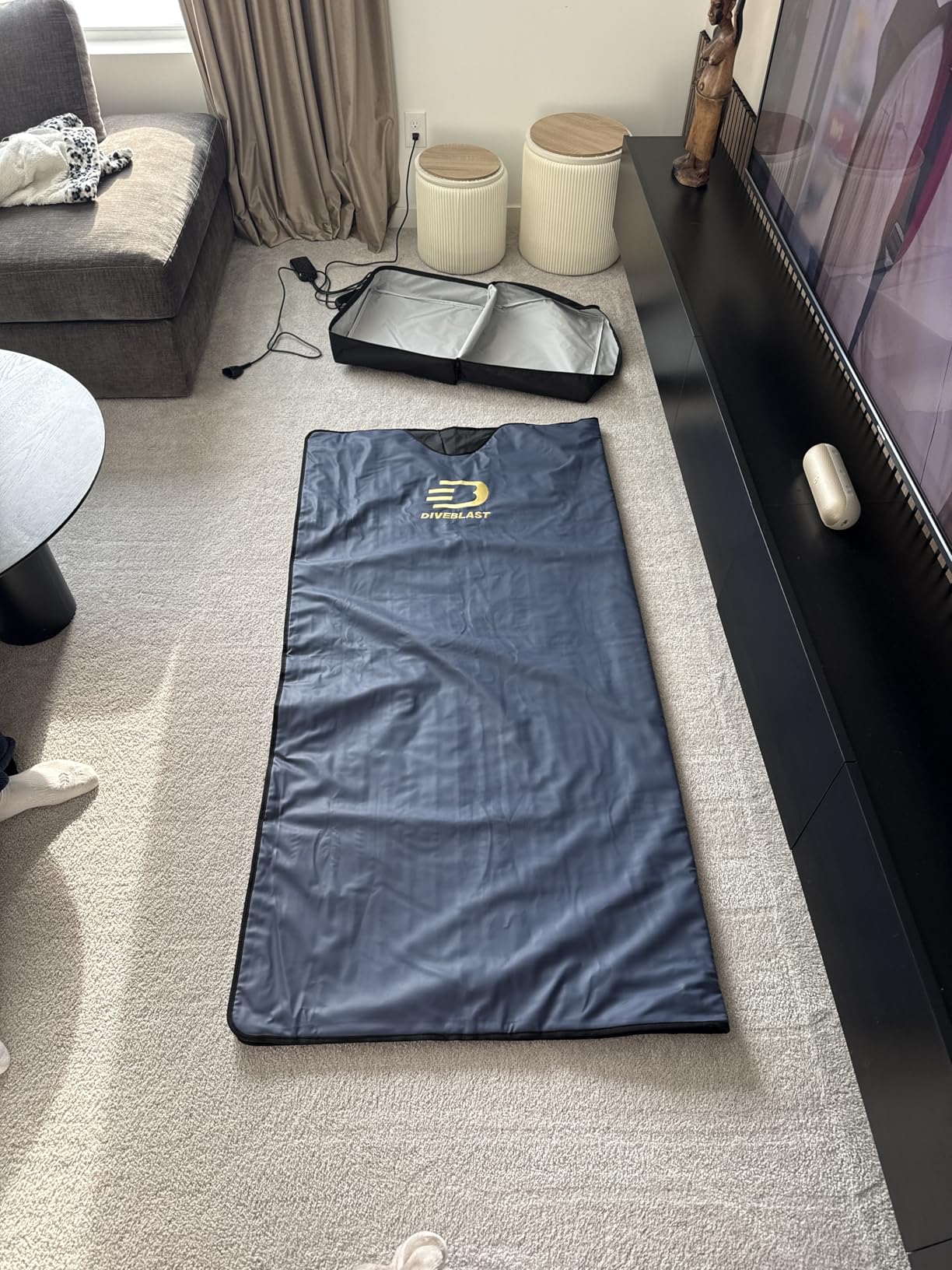 DIVEBLAST Near Zero EMF Far Infrared Sauna Blanket for Home -- 71 x 35.6 Portable Infrared Sauna Bag for Weight Loss and Detox -- Detoxify, Cleanse and Burn Up to 600 Calories per Session -- Dark Blue customer photo 1