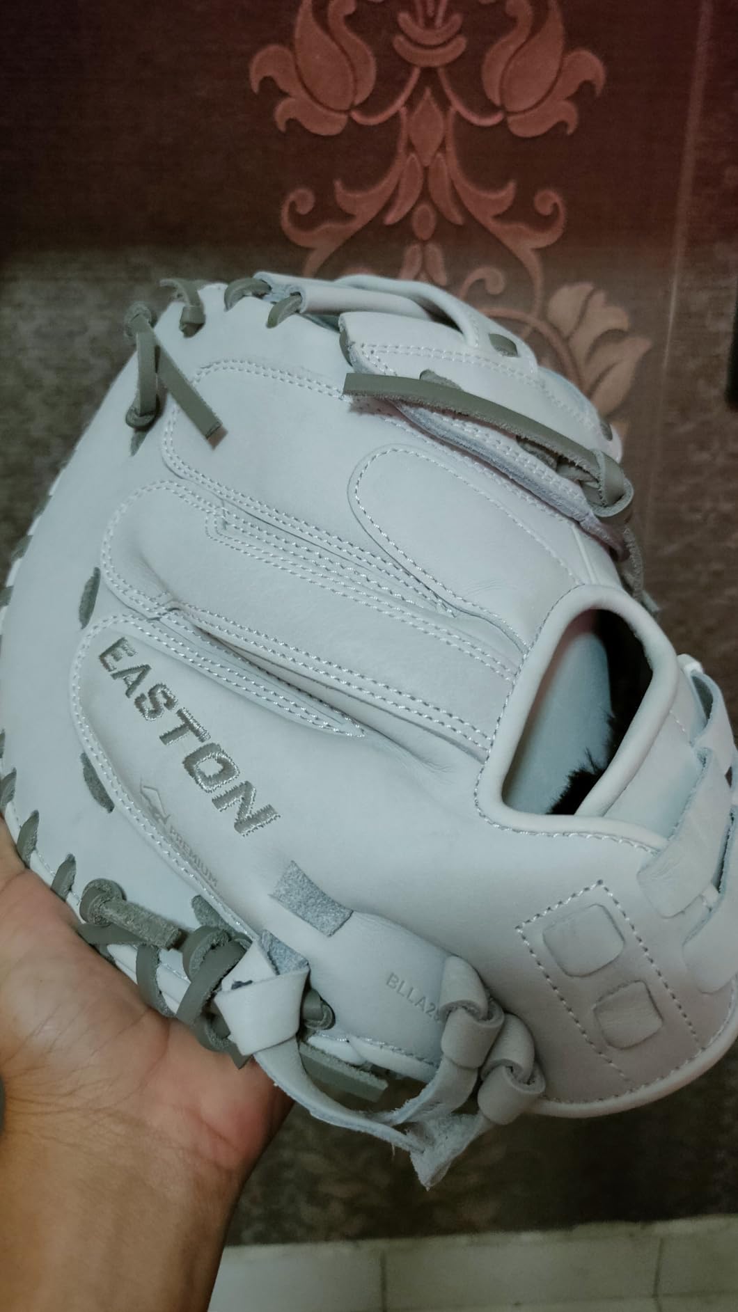 Easton Professional Collection Fastpitch Softball Glove customer photo 2