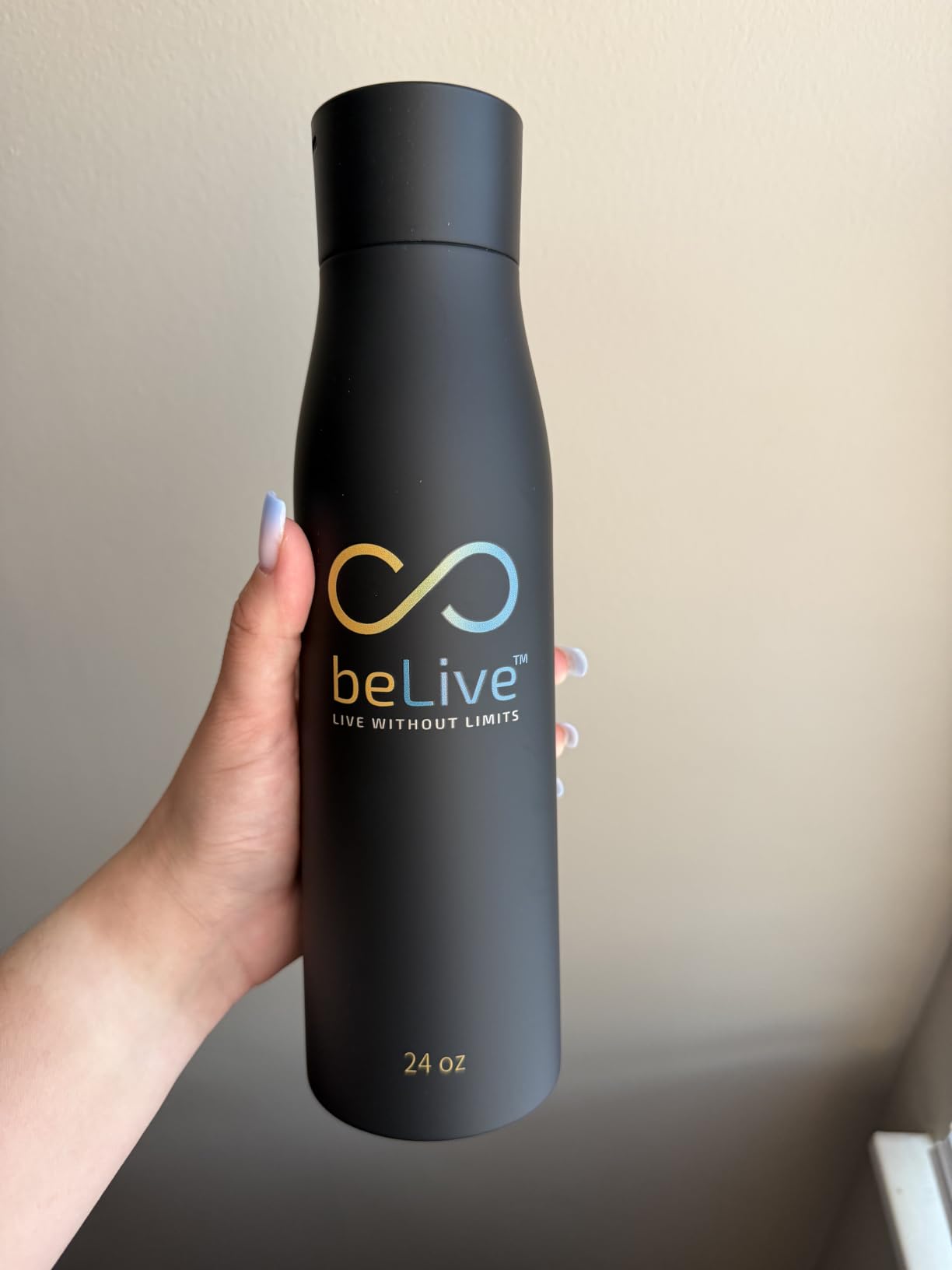 BeLive Smart Water Bottle 24oz - UV-C Self Cleaning, Temperature Display (C/F), Hydration Reminder, USB-C Rechargeable, Insulated Stainless Steel Bottle (Black) customer photo 1